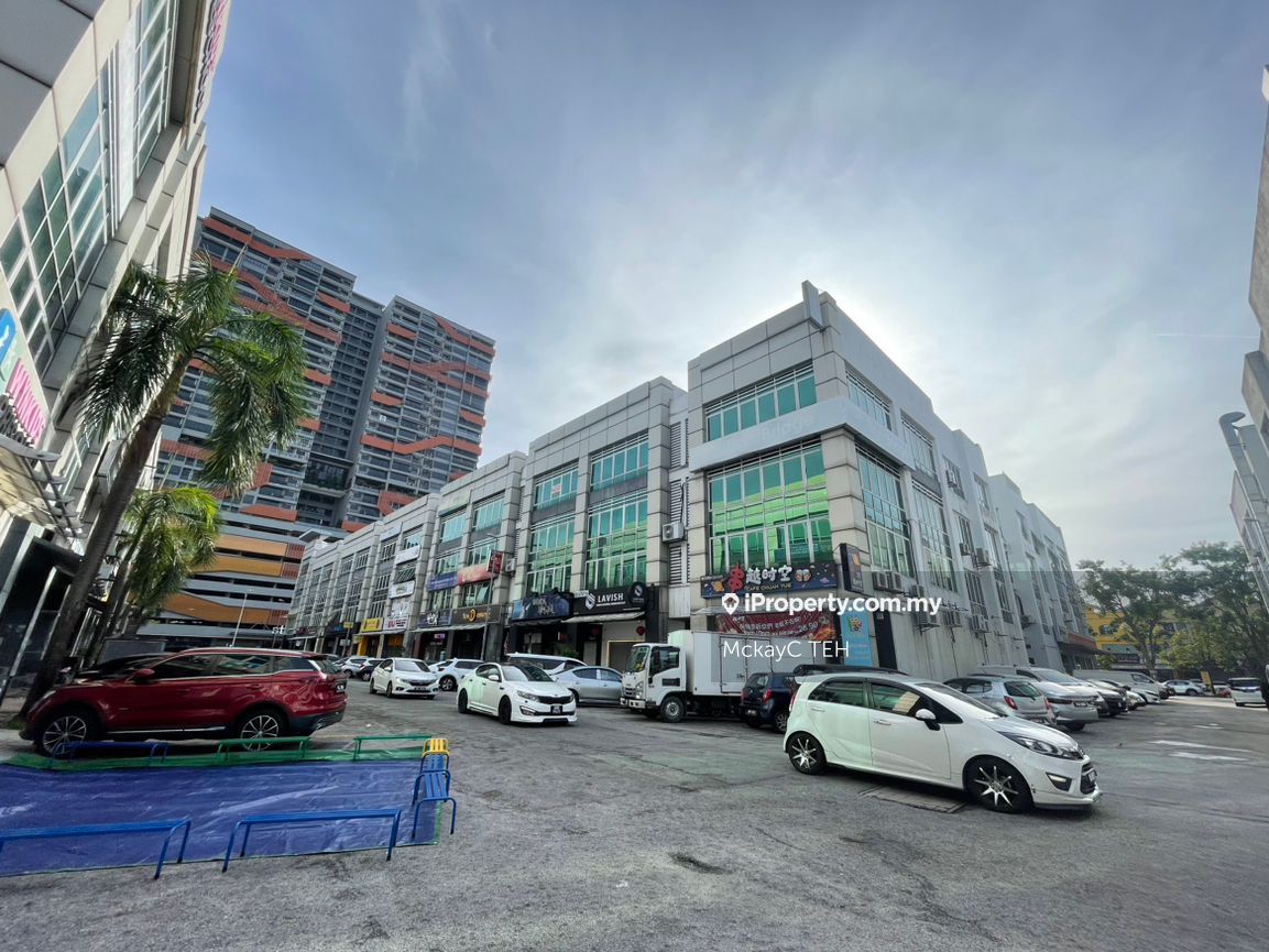 ENDLOT 4 Storey shop Sale BANDAR PUTERI PUCHONG, BANDAR PUTERI PUCHONG