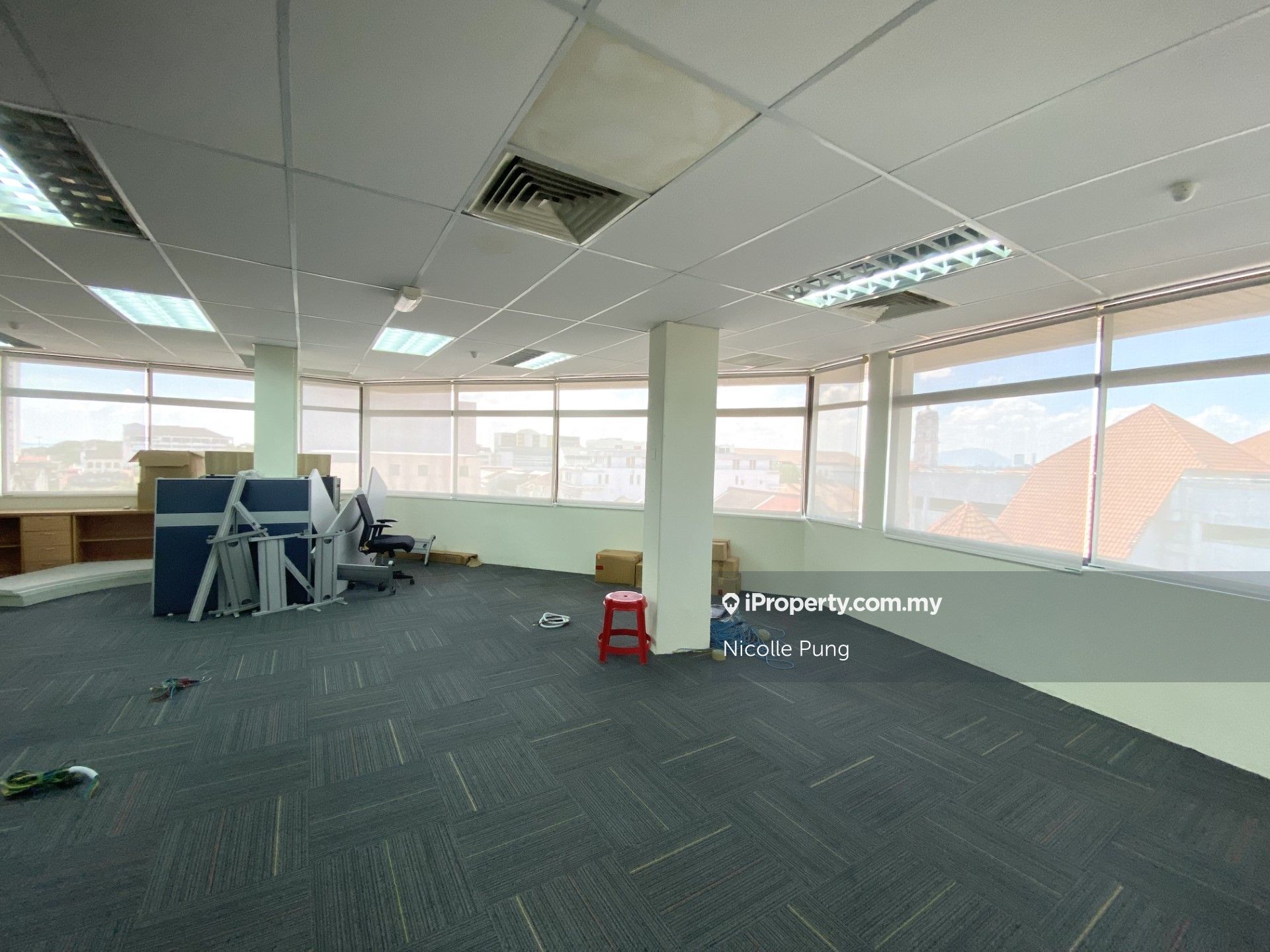 Office For Rent Beach Street , Corner lot Office for rent