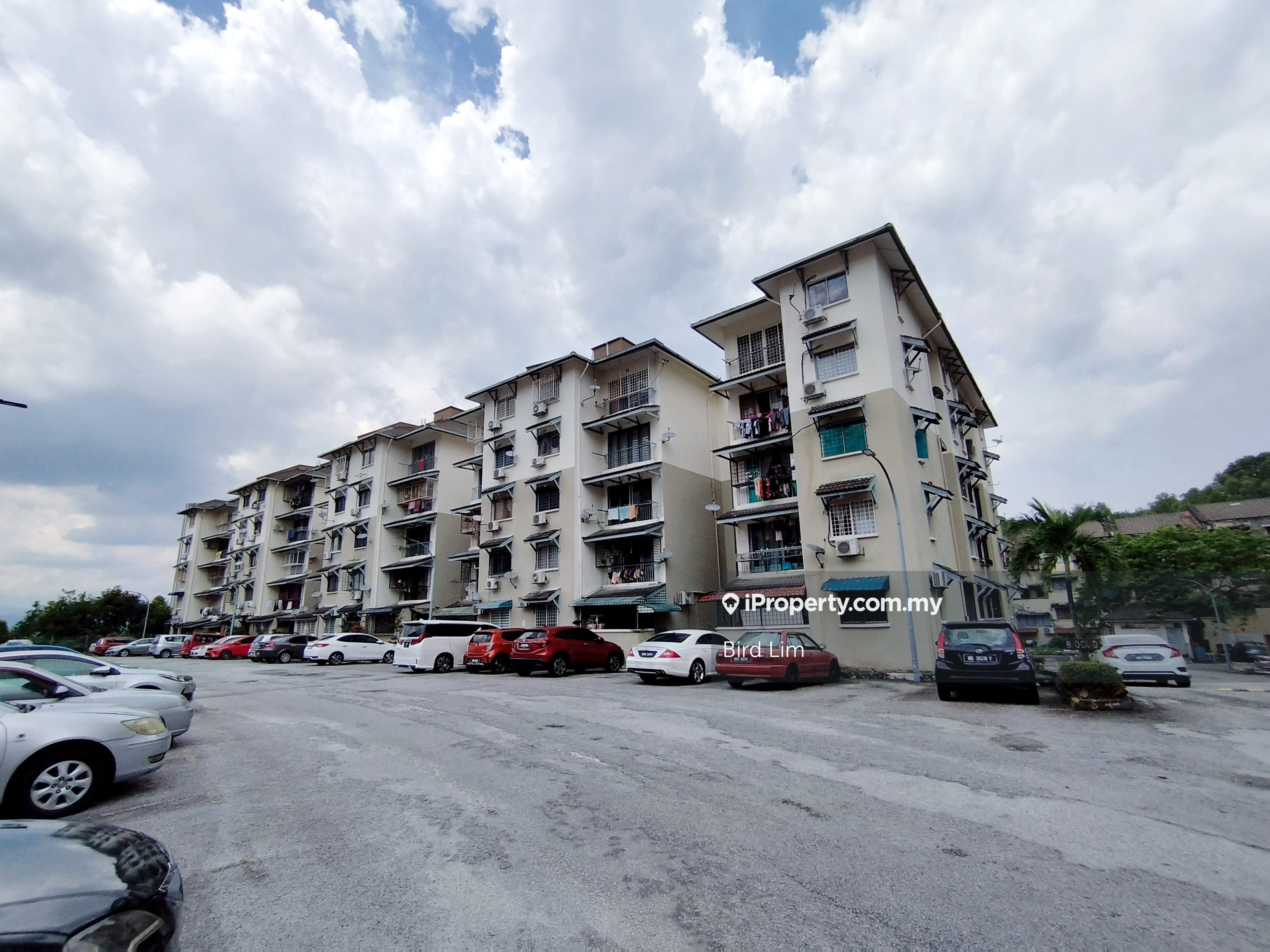 Pandan Heights Condominium Intermediate Condominium 3 bedrooms for sale