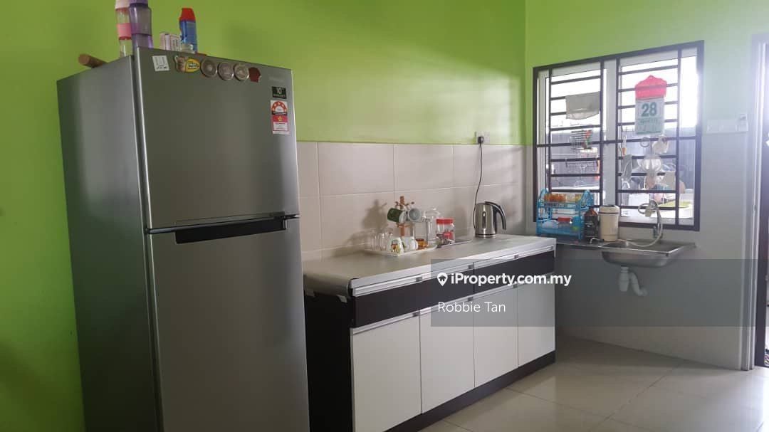 Desa Baiduri, Kulai Intermediate 2sty Terrace/Link House 4 bedrooms