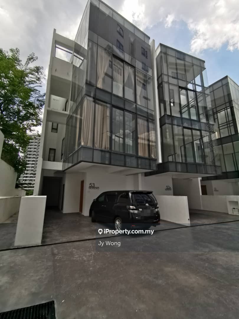 Jalan PJU 8/1, Damansara Perdana