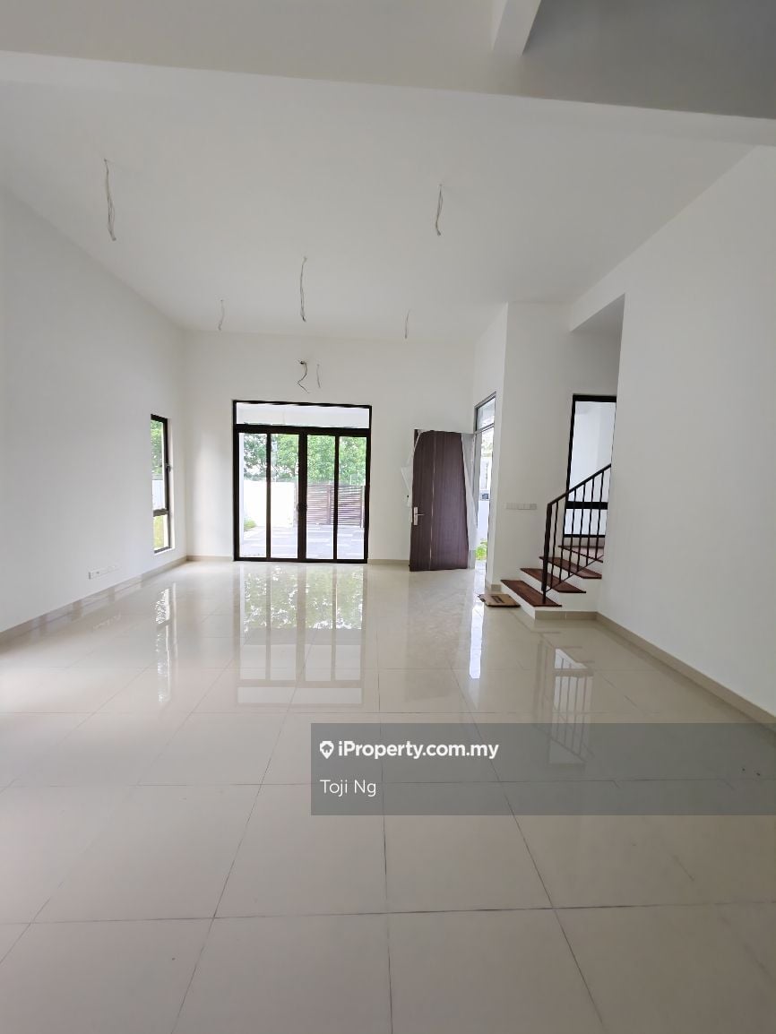 Terrace House in Bandar Kinrara — photo 7 of 17