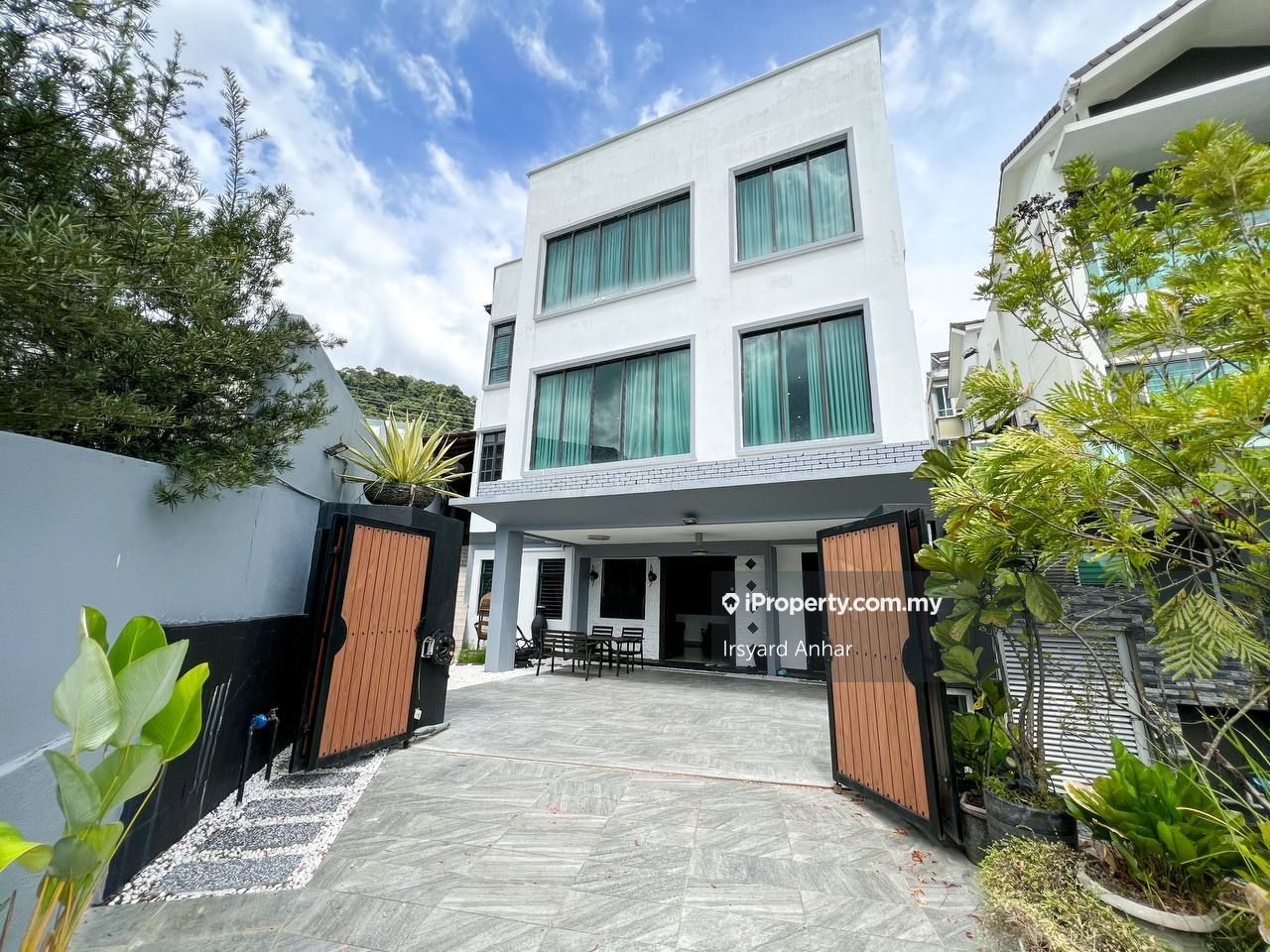Selayang Semidetached House 9 bedrooms for sale