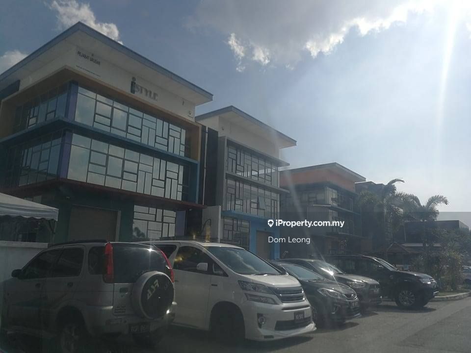 Puchong Lake 6 2.5 Storey Semi D Factory Meranti jaya Puchong, Puchong