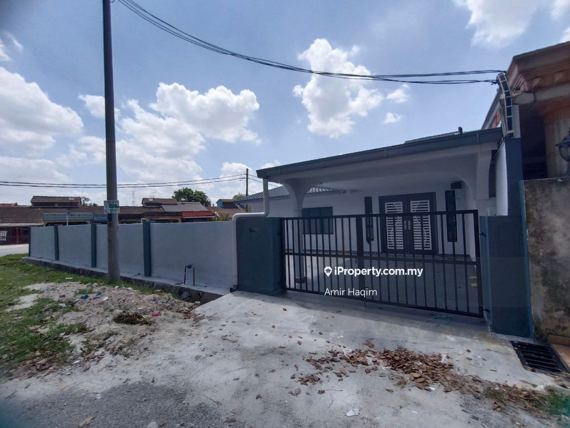 Taman Maznah, Klang Corner lot 1-sty Terrace/Link House 3 bedrooms for ...