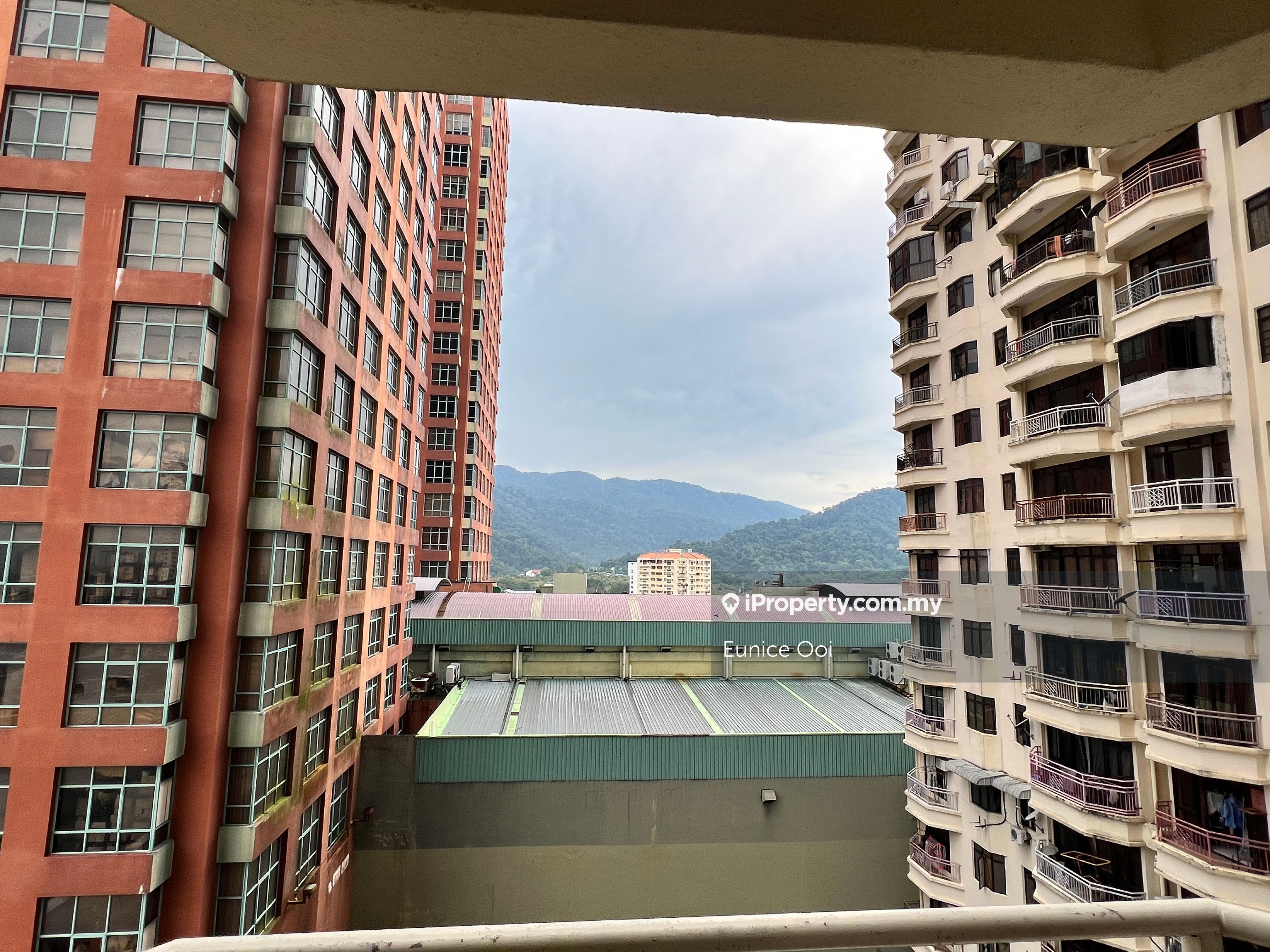 Midlands Condo Intermediate Condominium 3 bedrooms for sale in Pulau