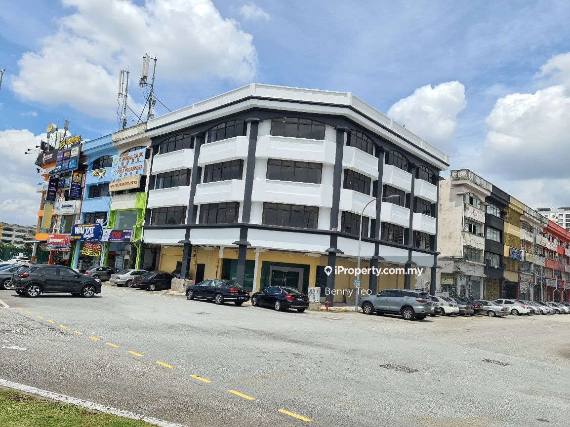 Old Klang Road, Petaling Jaya Corner lot Shop for rent
