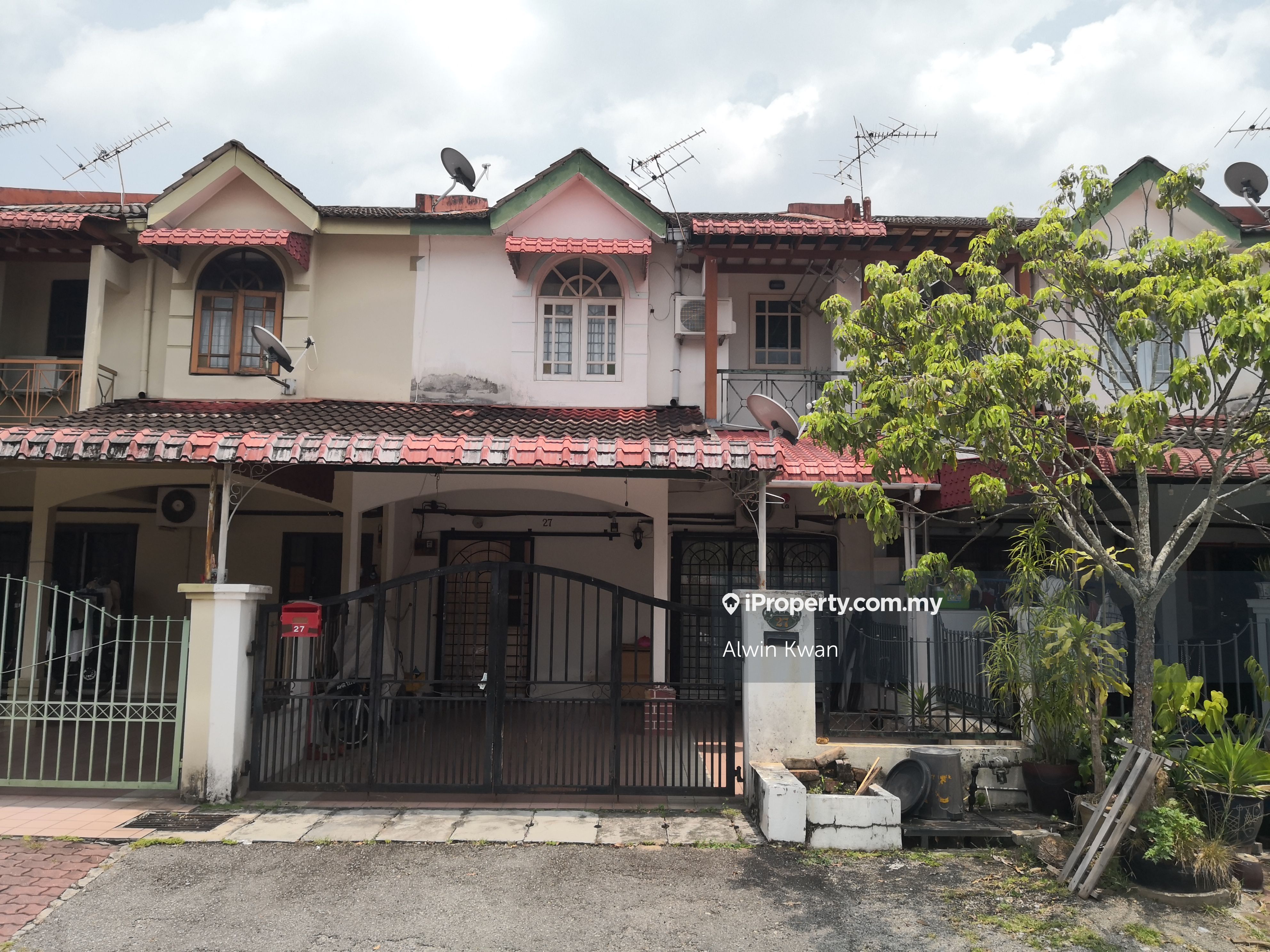 Taman Rapat Perdana Alice Springs Gunung Rapat , Ipoh for sale