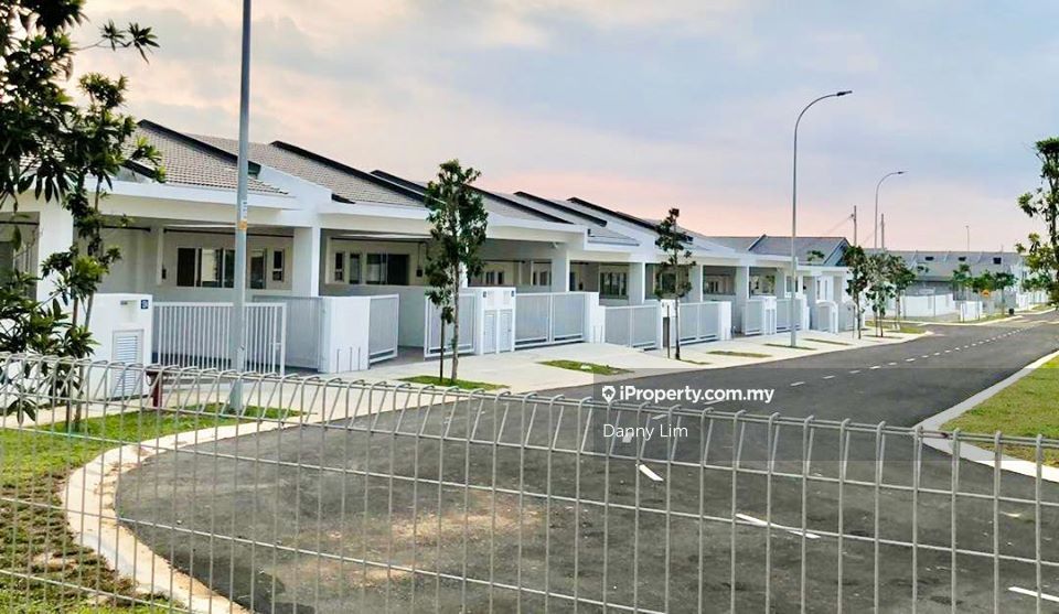 Single storey sendayan tiara Single Storey