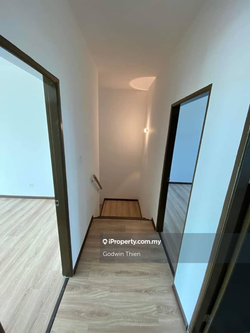 Midway, Kota Samarahan 2sty Terrace/Link House 4 bedrooms for rent