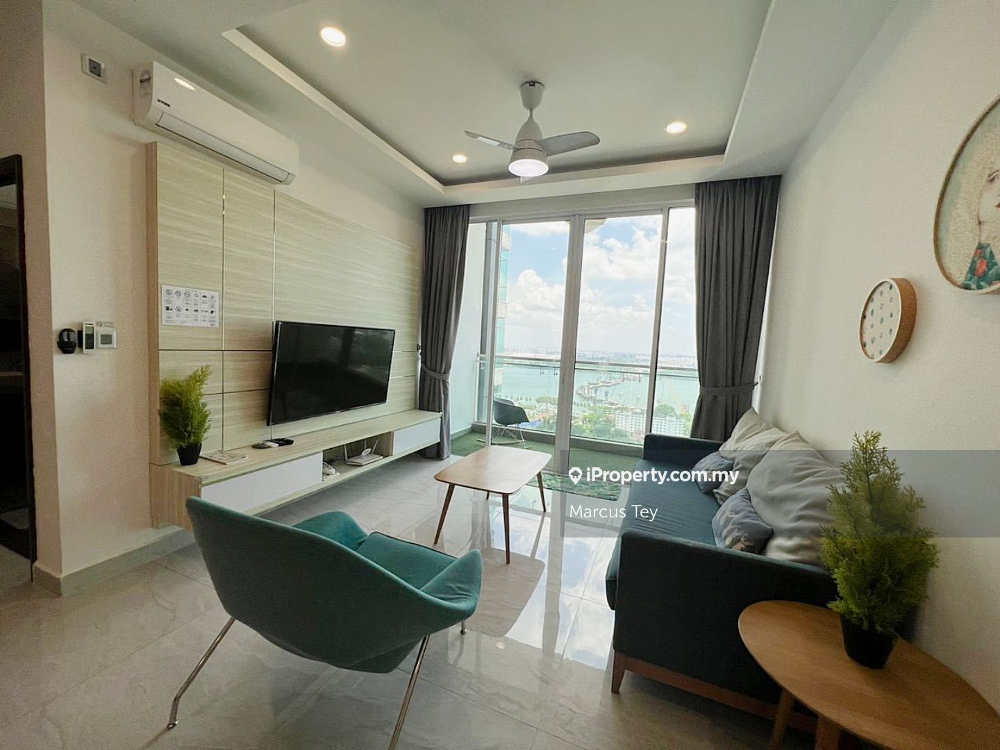 Paragon Suites CIQ Serviced Residence 3 bedrooms for sale in Johor