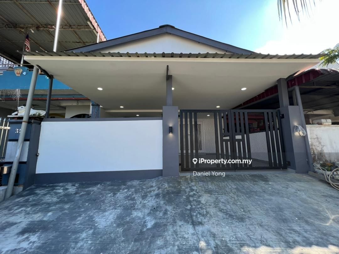 Jalan lembah desa jaya double storey , Tebrau 2sty Terrace/Link House