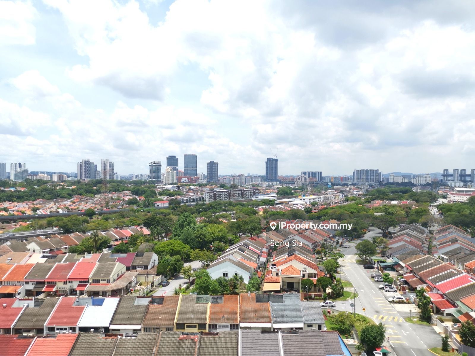 Megah Rise Penthouse Serviced Residence 2+1 bedrooms for sale in Petaling Jaya, Selangor ...