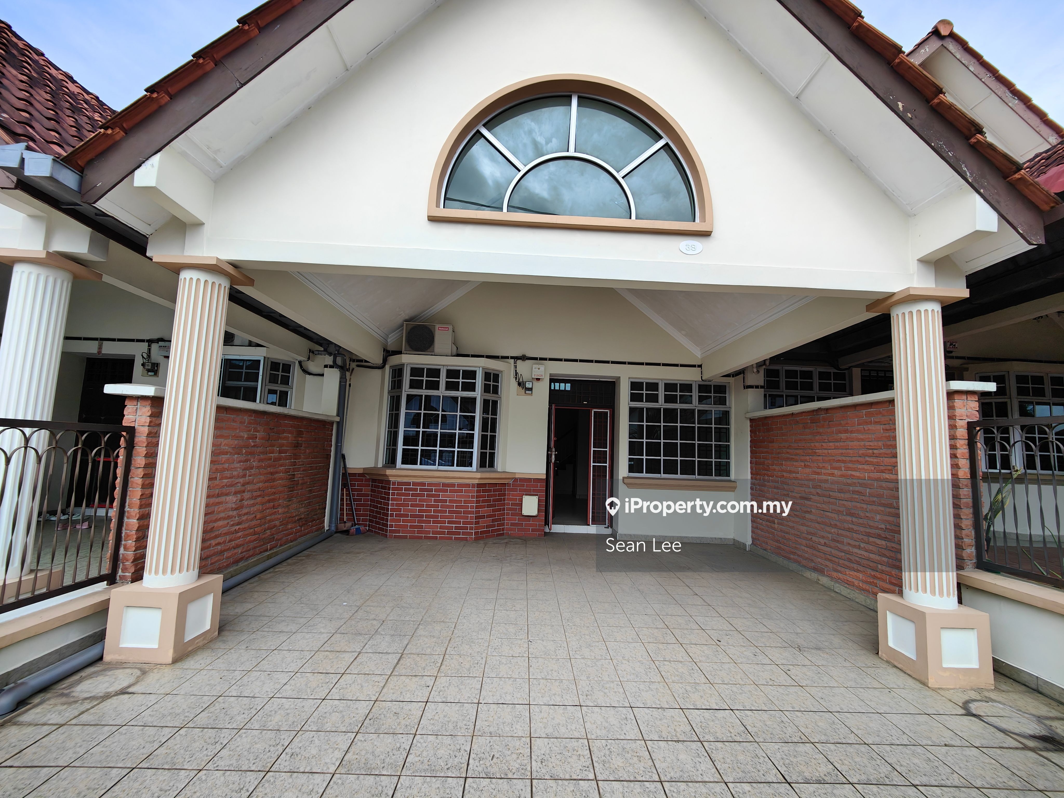 Taman Rinting 1.5 storey house for SALE, Johor Bahru for sale