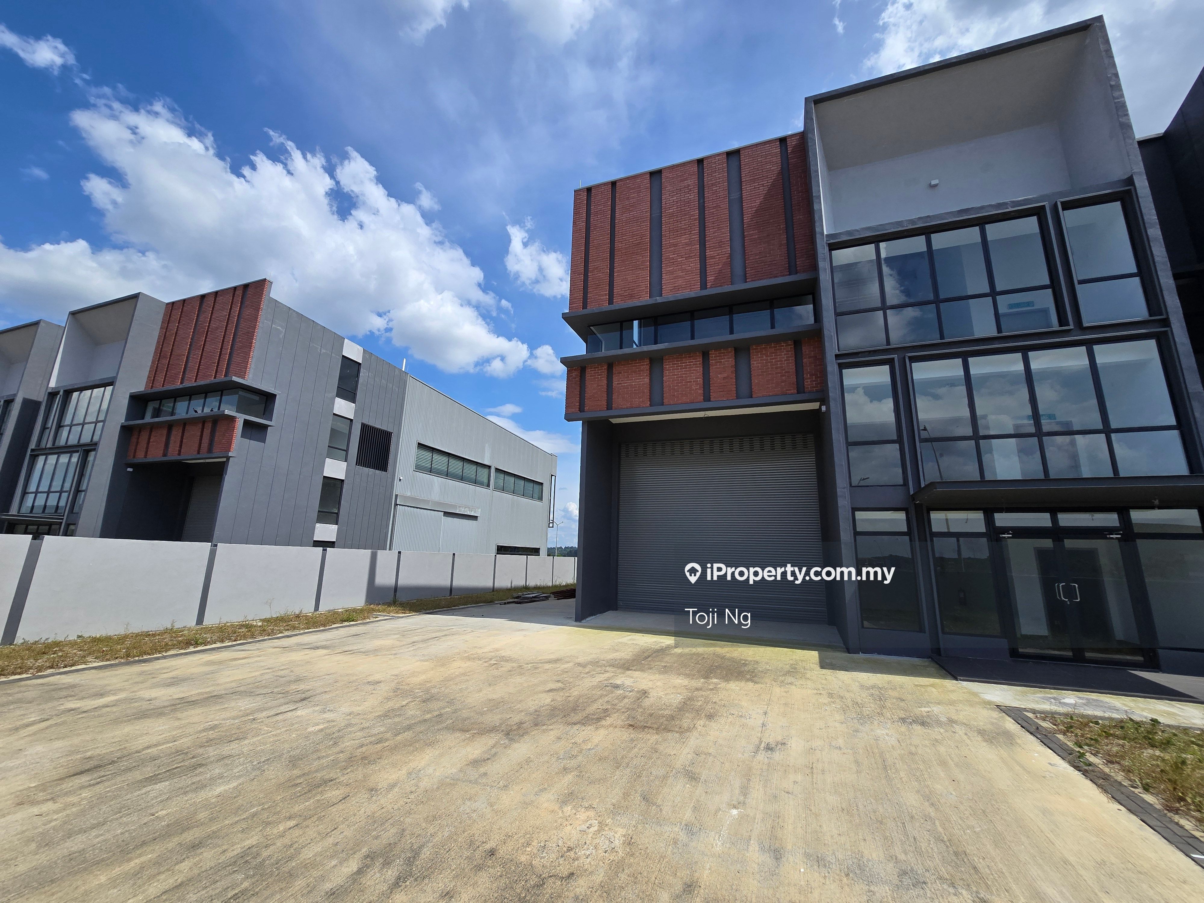 Semi-D Factory in Sungai Buloh — photo 4 of 7