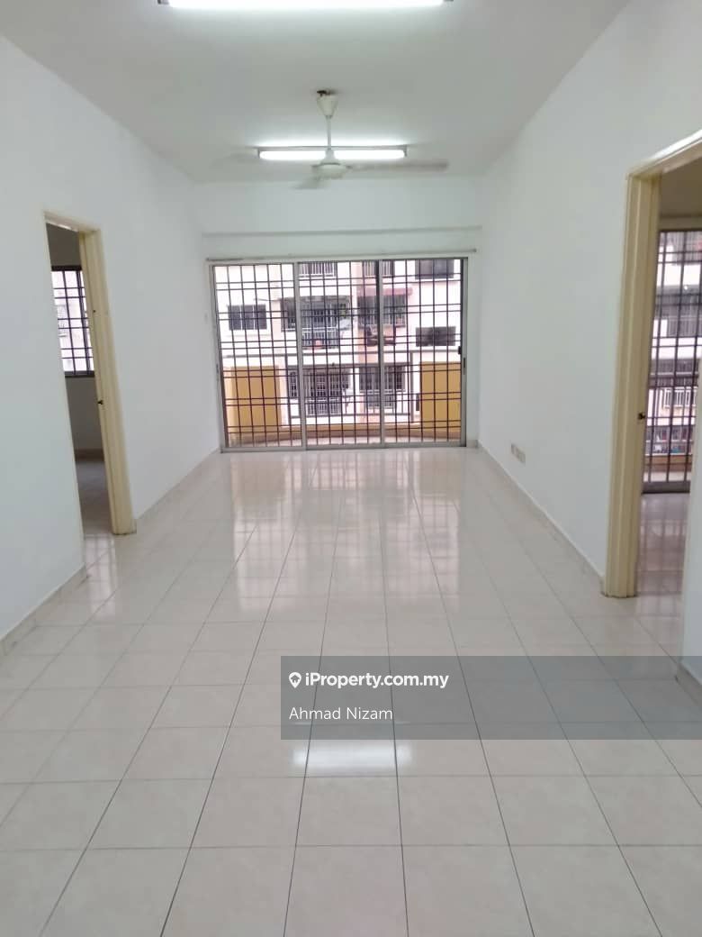 Sri Gotong Apartment Apartment 4 bedrooms for rent in Batu Caves