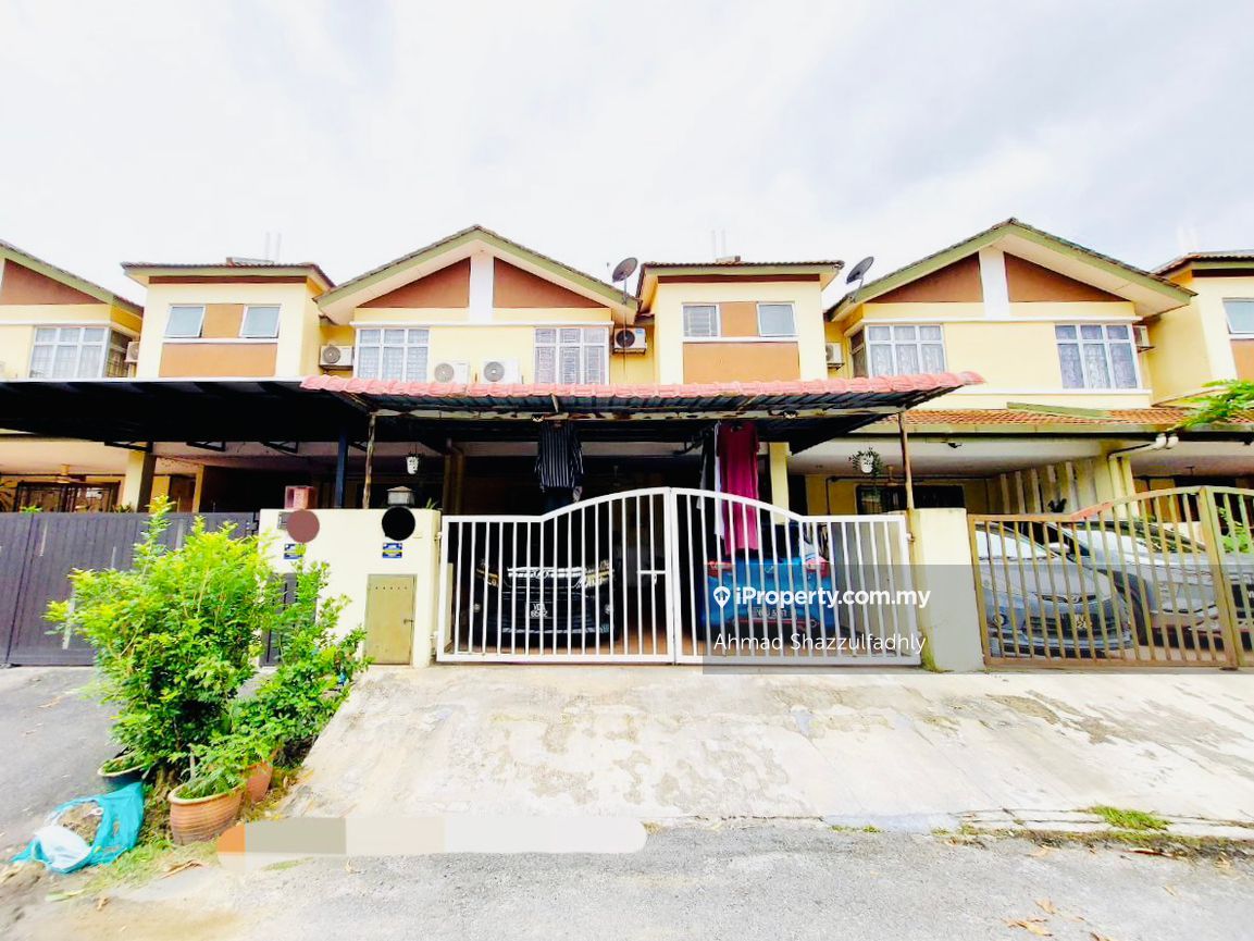 Taman Emas, Dengkil Intermediate 2sty Terrace/Link House 4 bedrooms
