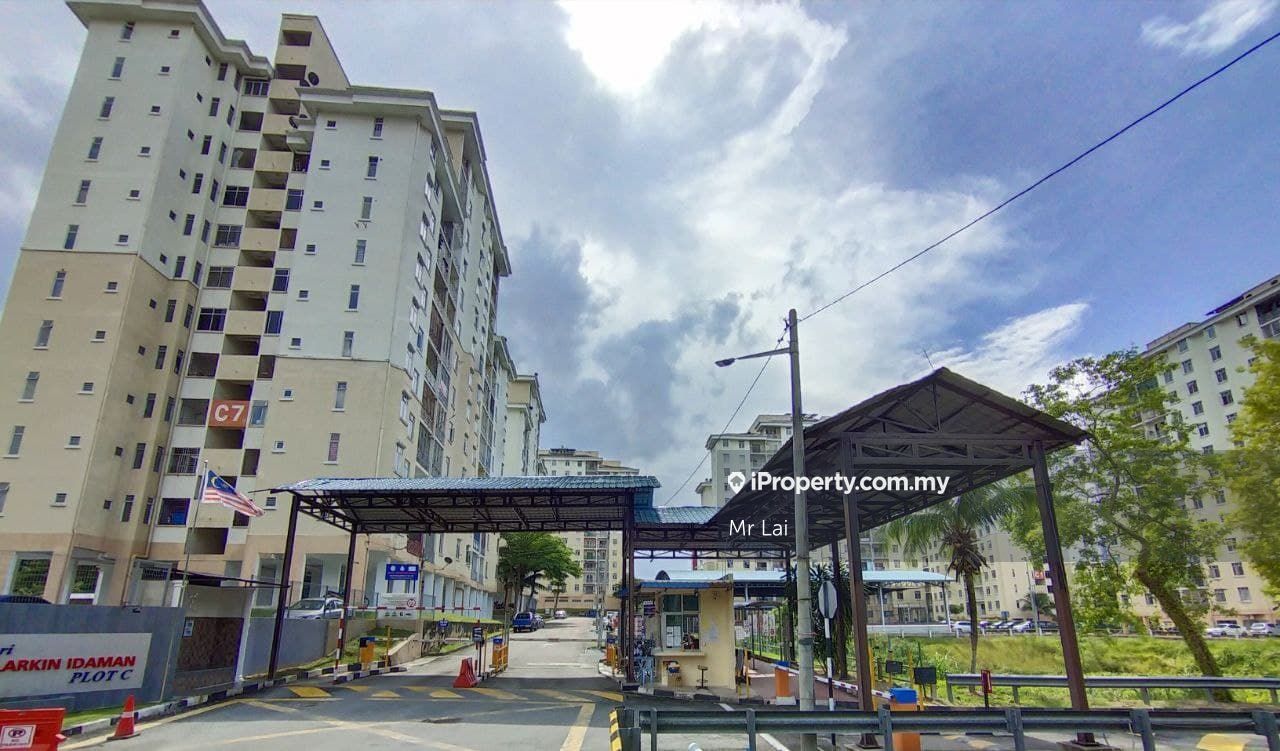 Larkin Idaman Intermediate Apartment 3 bedrooms for sale in Johor 