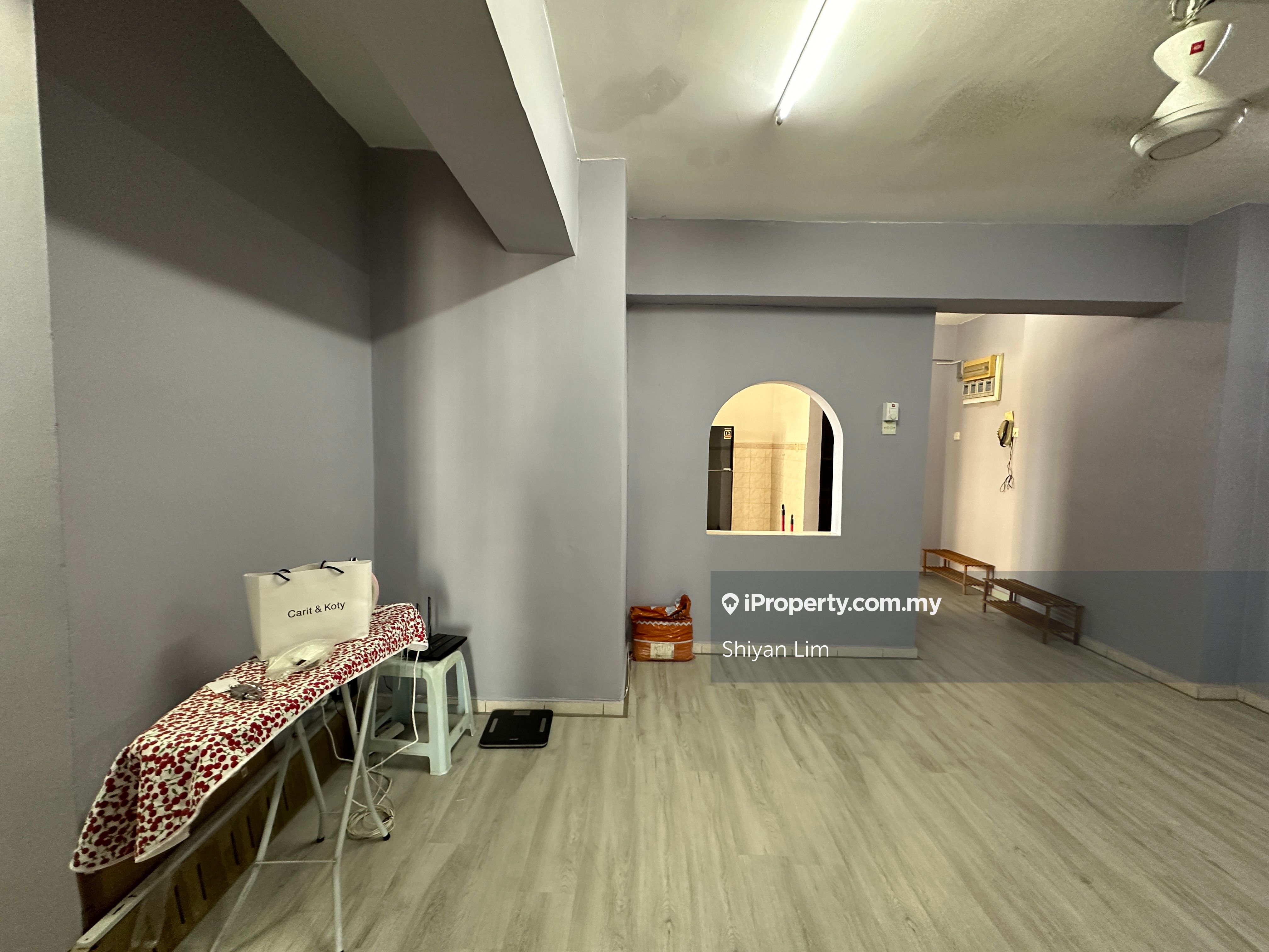 Vista Komanwel C Corner lot Condominium 3 bedrooms for sale in Bukit