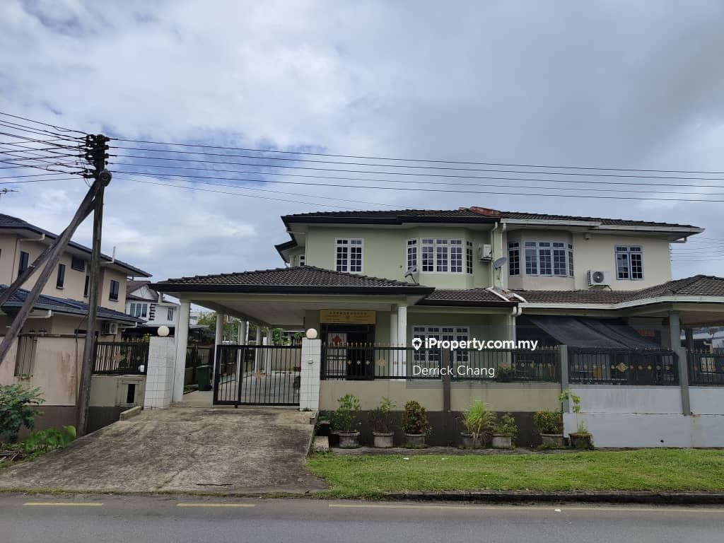 Kuching Semidetached House 4 bedrooms for rent