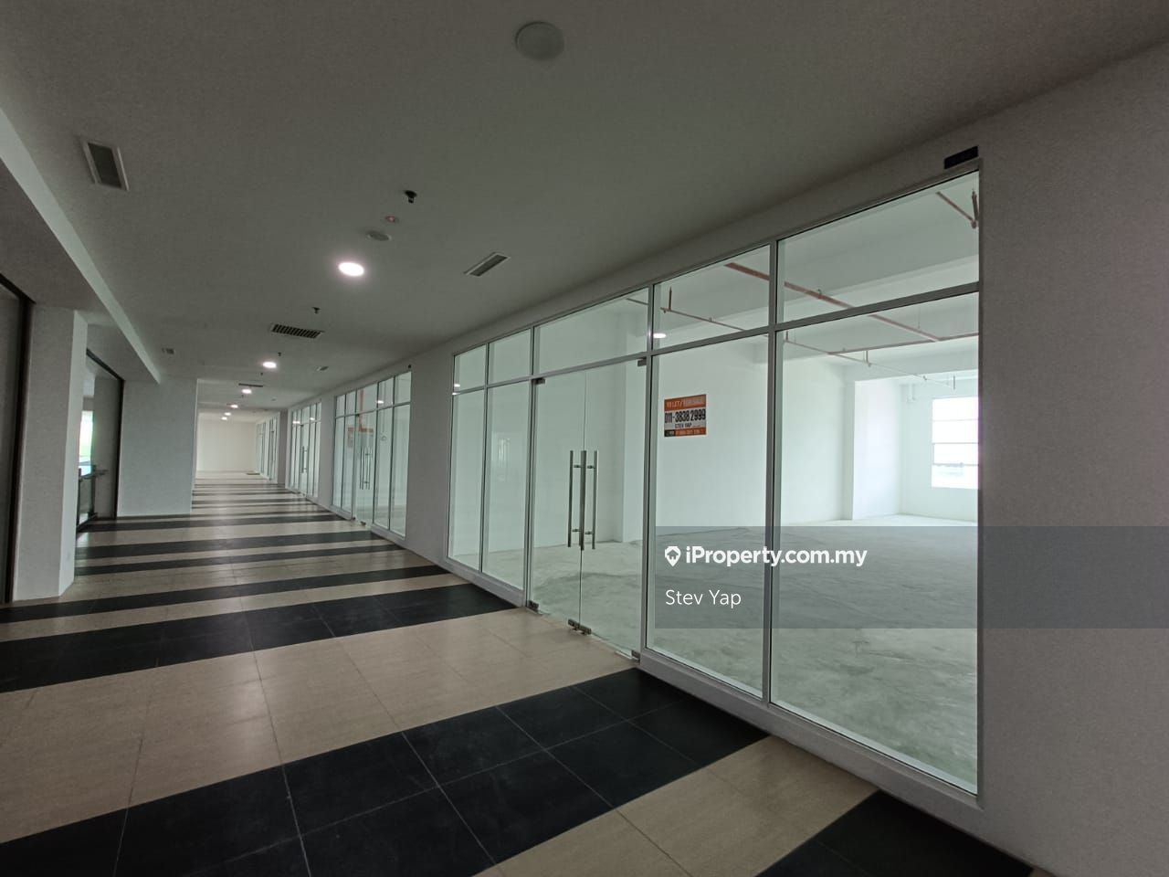 1st floor 1 Sulaman Shop Lot Facing Road For Rent, Kingfisher, Kota Kinabalu Shop for rent