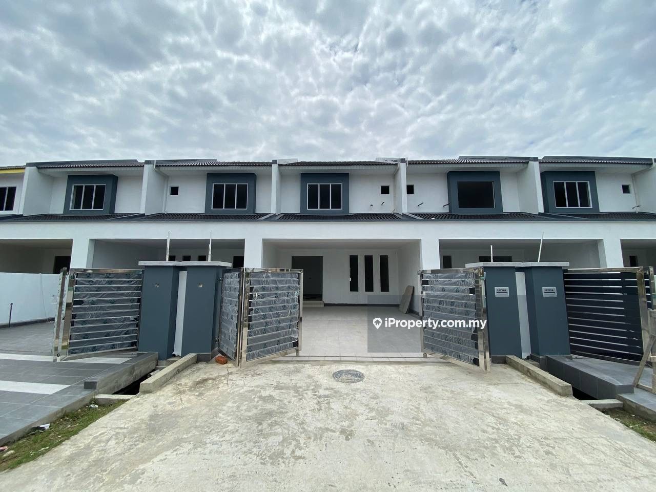 Behind Merdeka Mall Miri 2 Sty Terrace Link House 4 Bedrooms For Sale Iproperty Com My