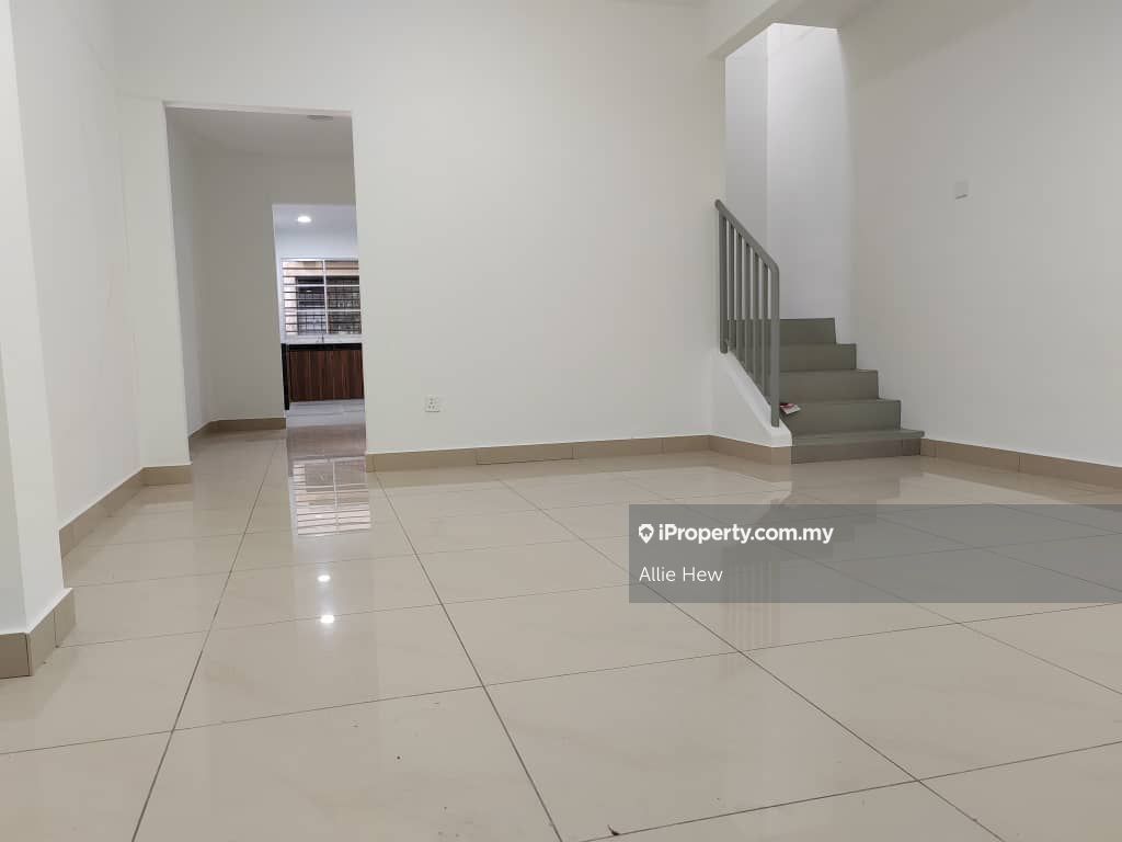 [ Corner Lot ] Taman Lingkaran Nur, Kajang, Kajang for sale RM560000