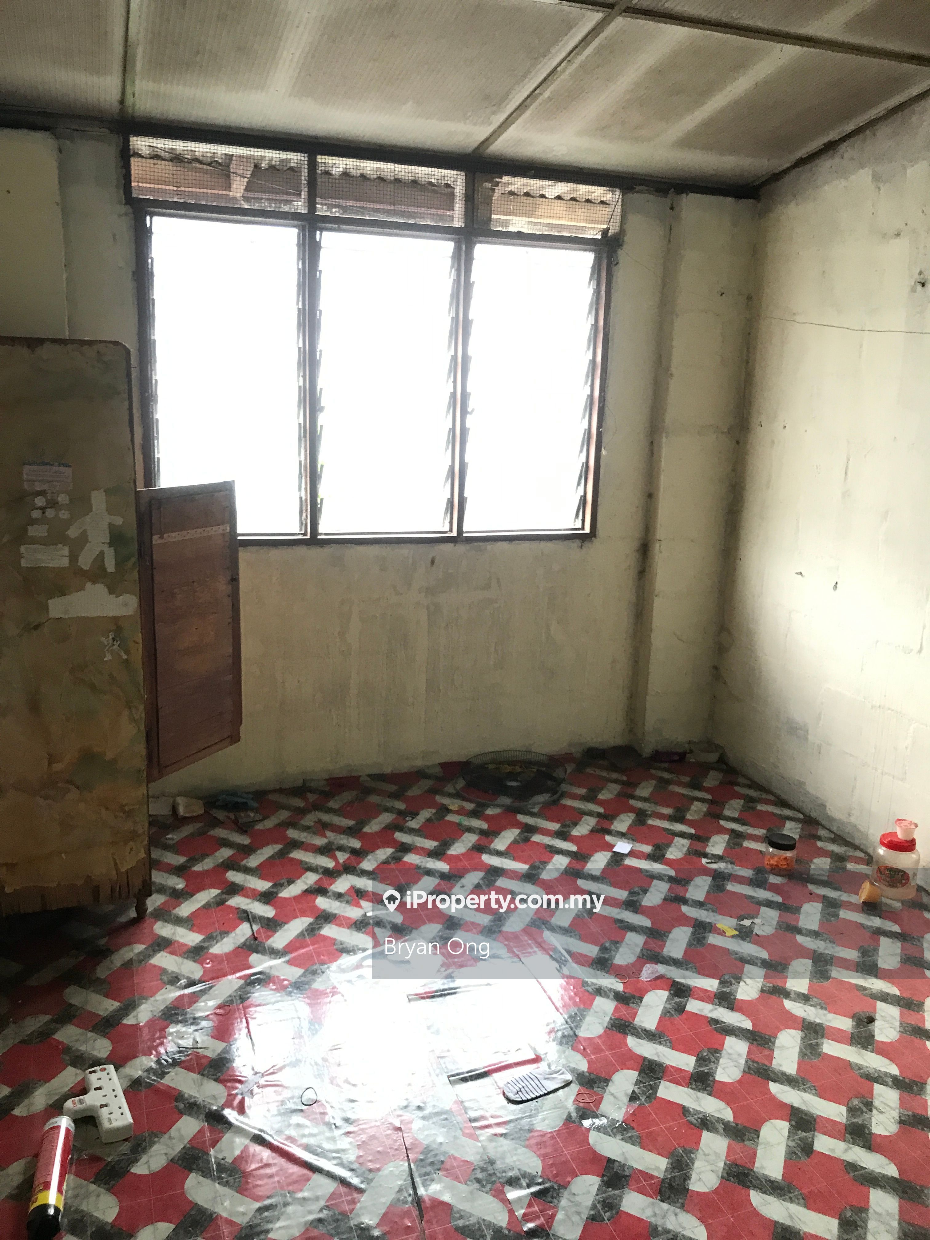 Taman Sembilang, Seberang Jaya Intermediate Cluster House 2 bedrooms for sale