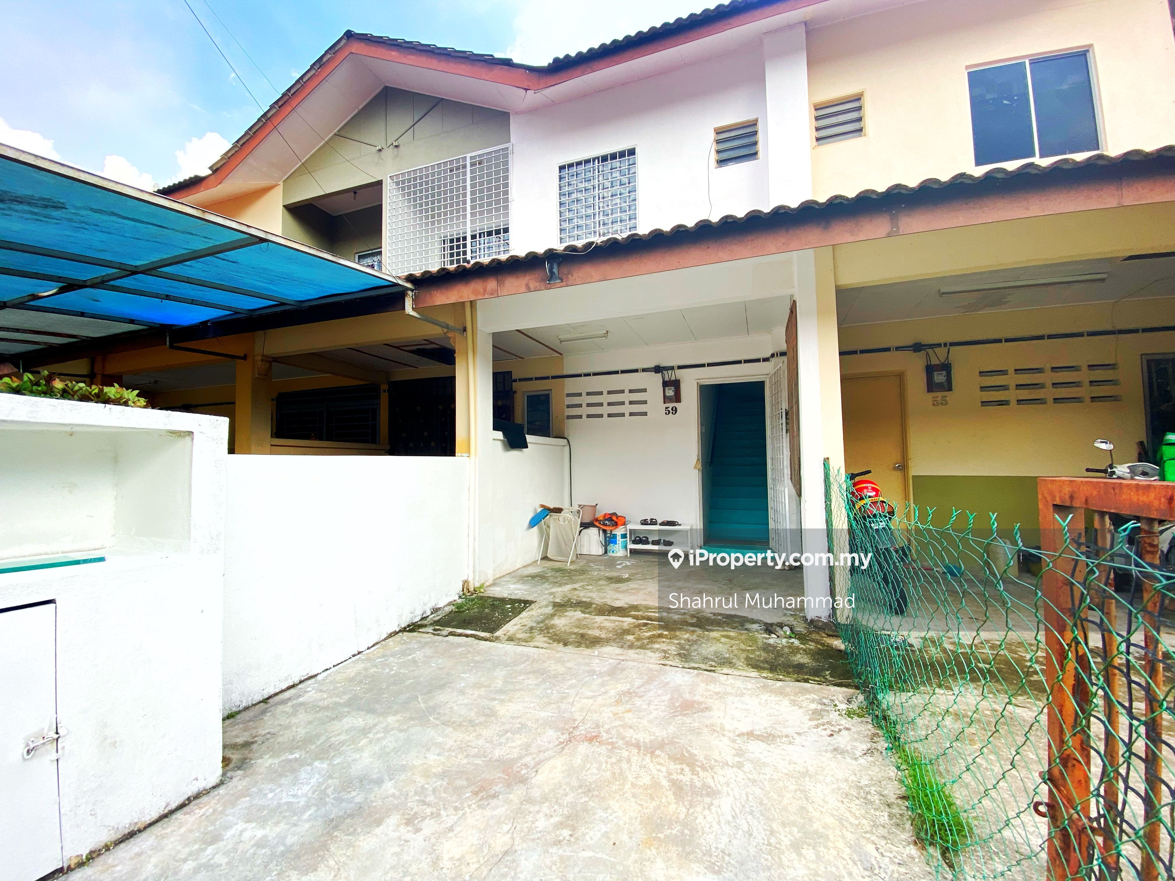 Bukit Kemensah Indah, Taman Melawati Intermediate Townhouse 3 bedrooms for rent