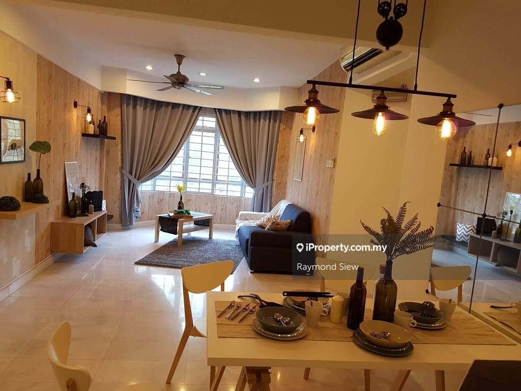 D'shire Villa Corner lot Apartment 3 bedrooms for sale in Kota