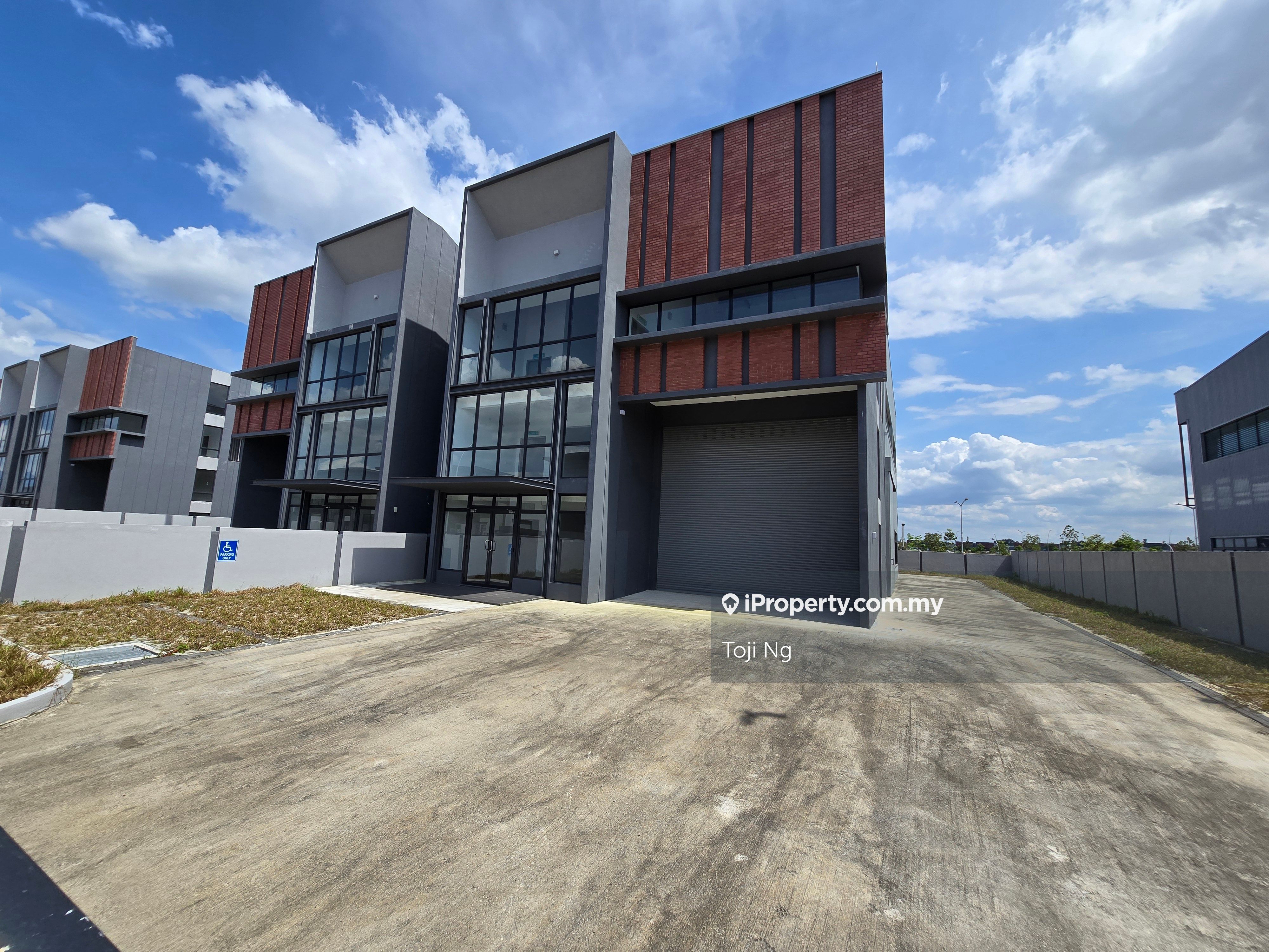 Semi-D Factory in Sungai Buloh — photo 5 of 7