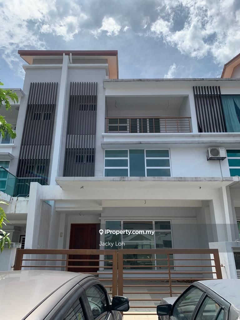 Taman Equine, Seri Kembangan 2.5-sty Terrace/Link House 5 bedrooms for ...