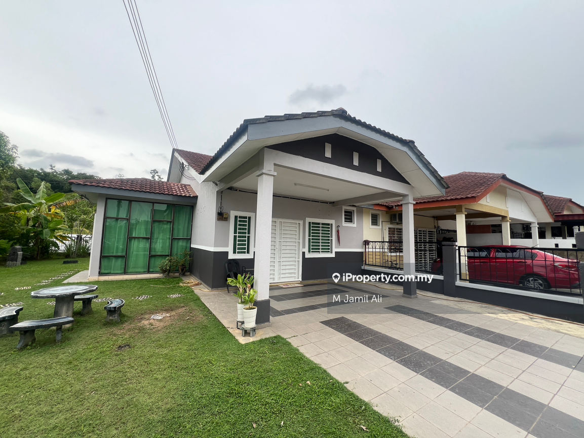 Nusari Bayu, Bandar Sri Sendayan Corner lot 1sty Terrace/Link House 3