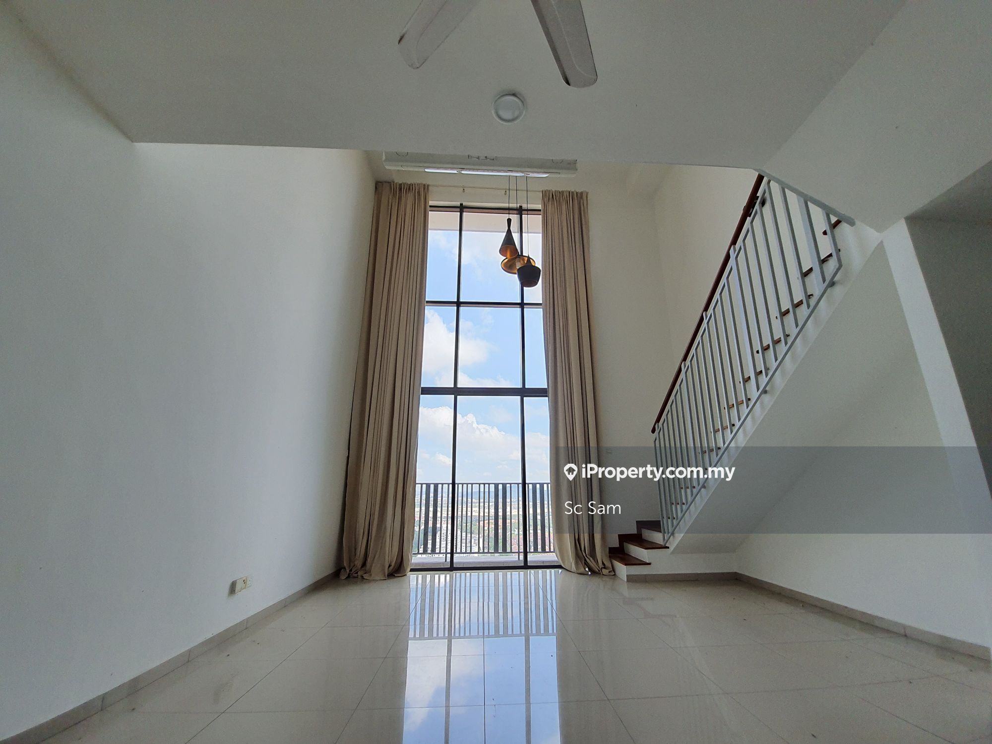 Partially furnished duplex with facilities and short walk to Mall
