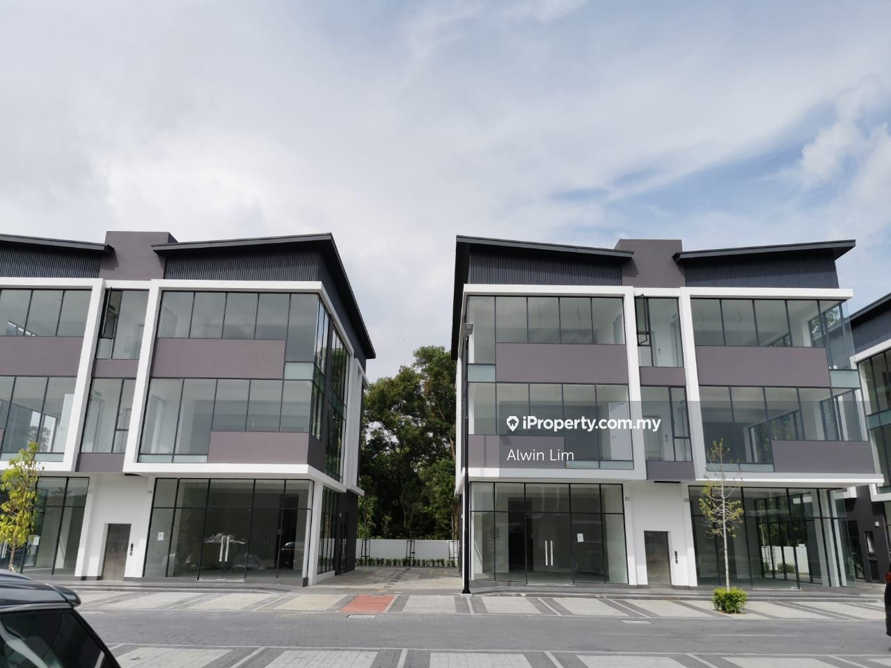 3Storey Commercial Shop Office at Iconic Point (WHOLE BUILDING) FOR