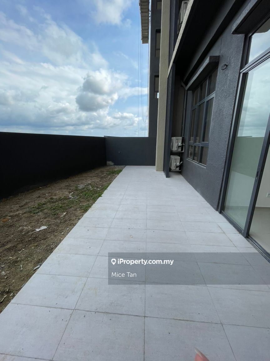 Gravit8, Port Klang