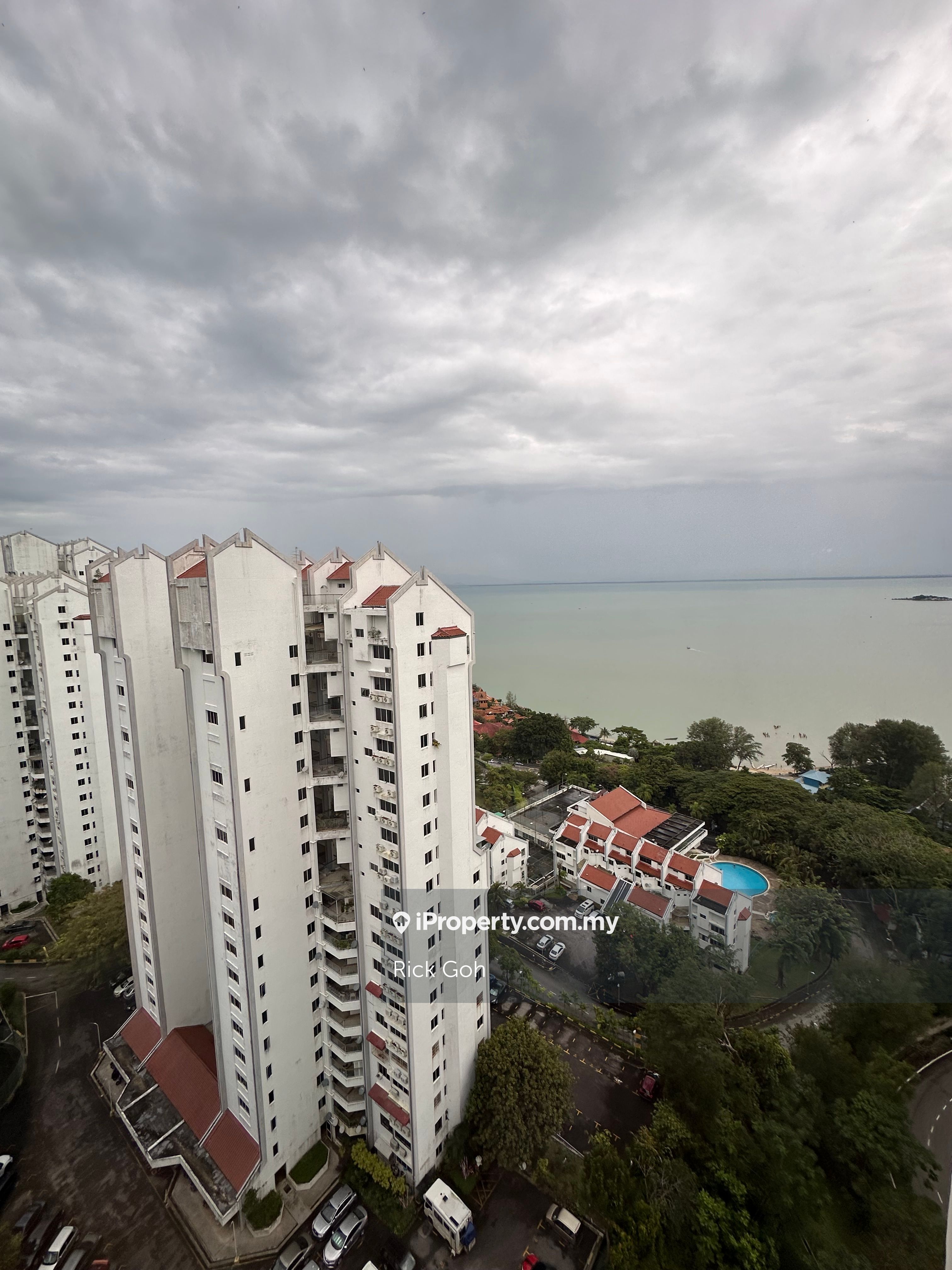 Twin Towers Corner lot Condominium 3 bedrooms for sale in Tanjung