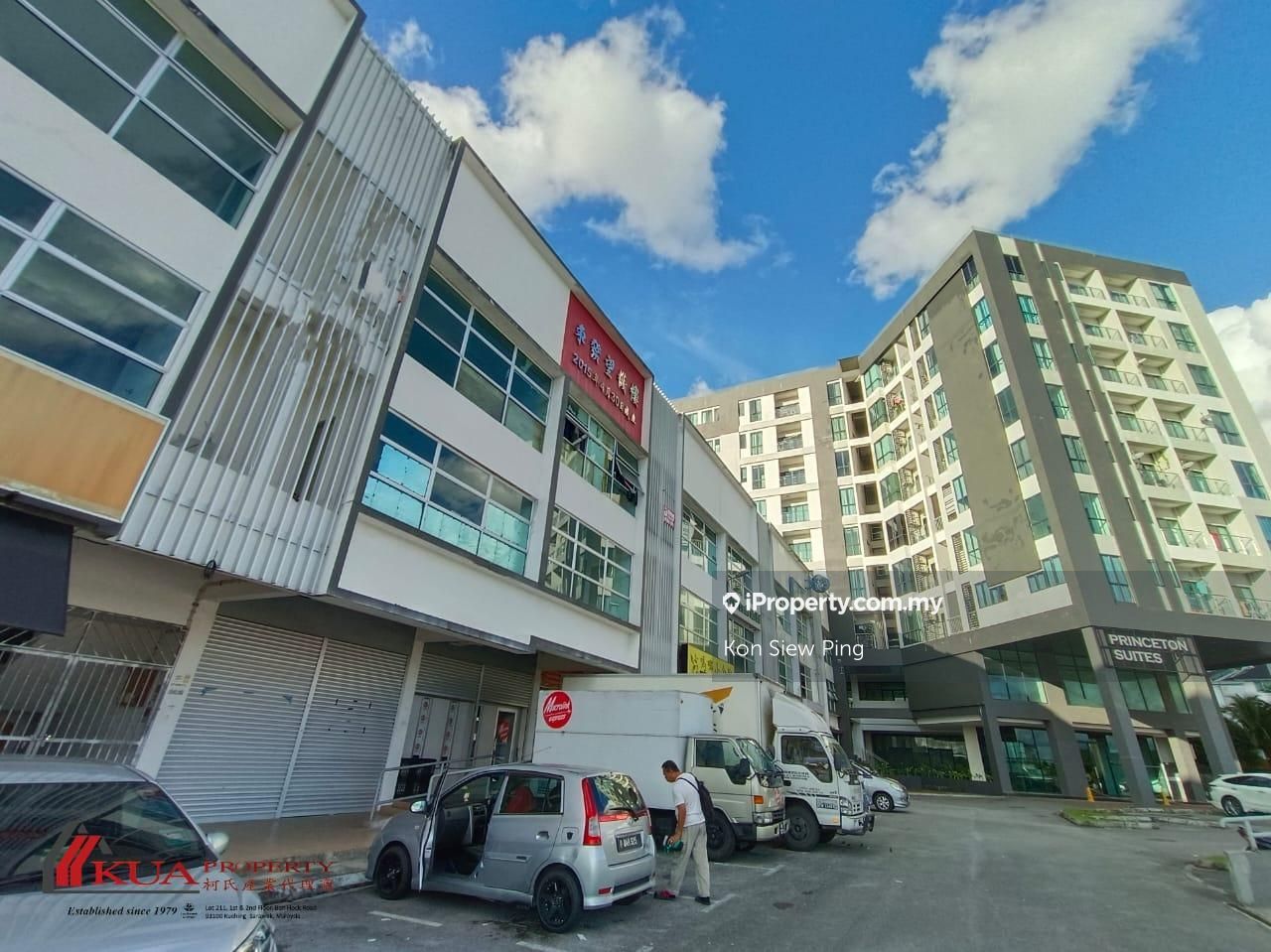 Jalan Lapangan Terbang, Kuching Shop for rent