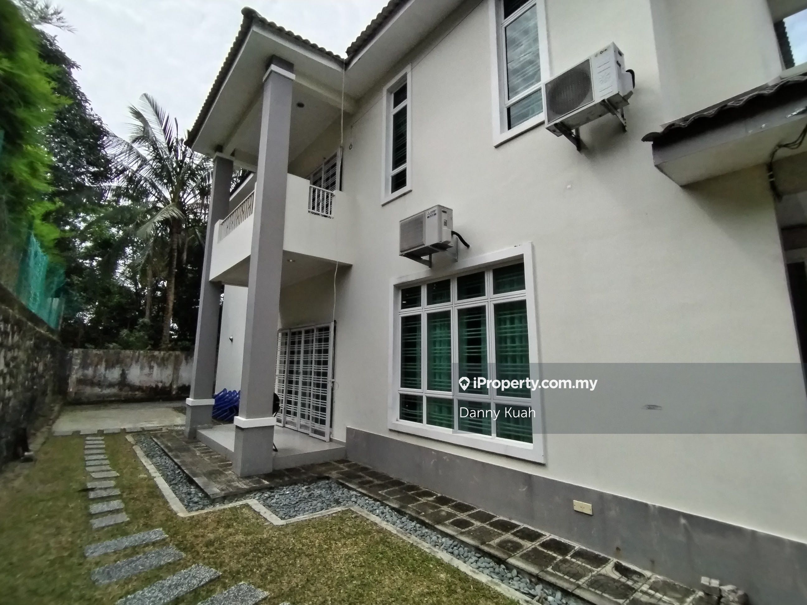 Taman Suria, Bukit Katil Semidetached House 4 bedrooms for rent