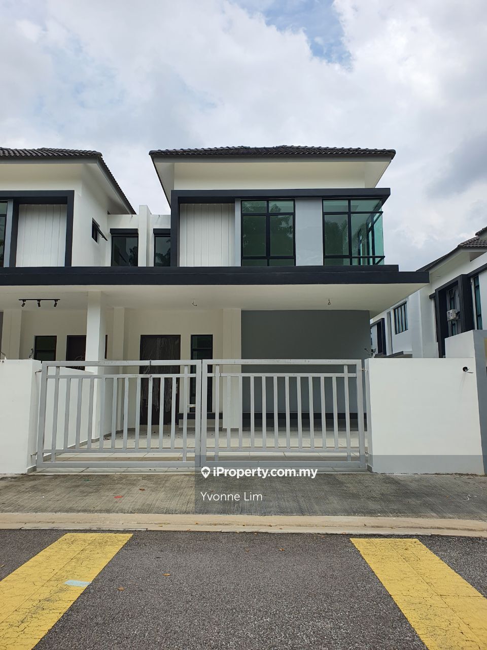 Taman Austin Duta 3, Johor Bahru Cluster House 4 bedrooms for sale