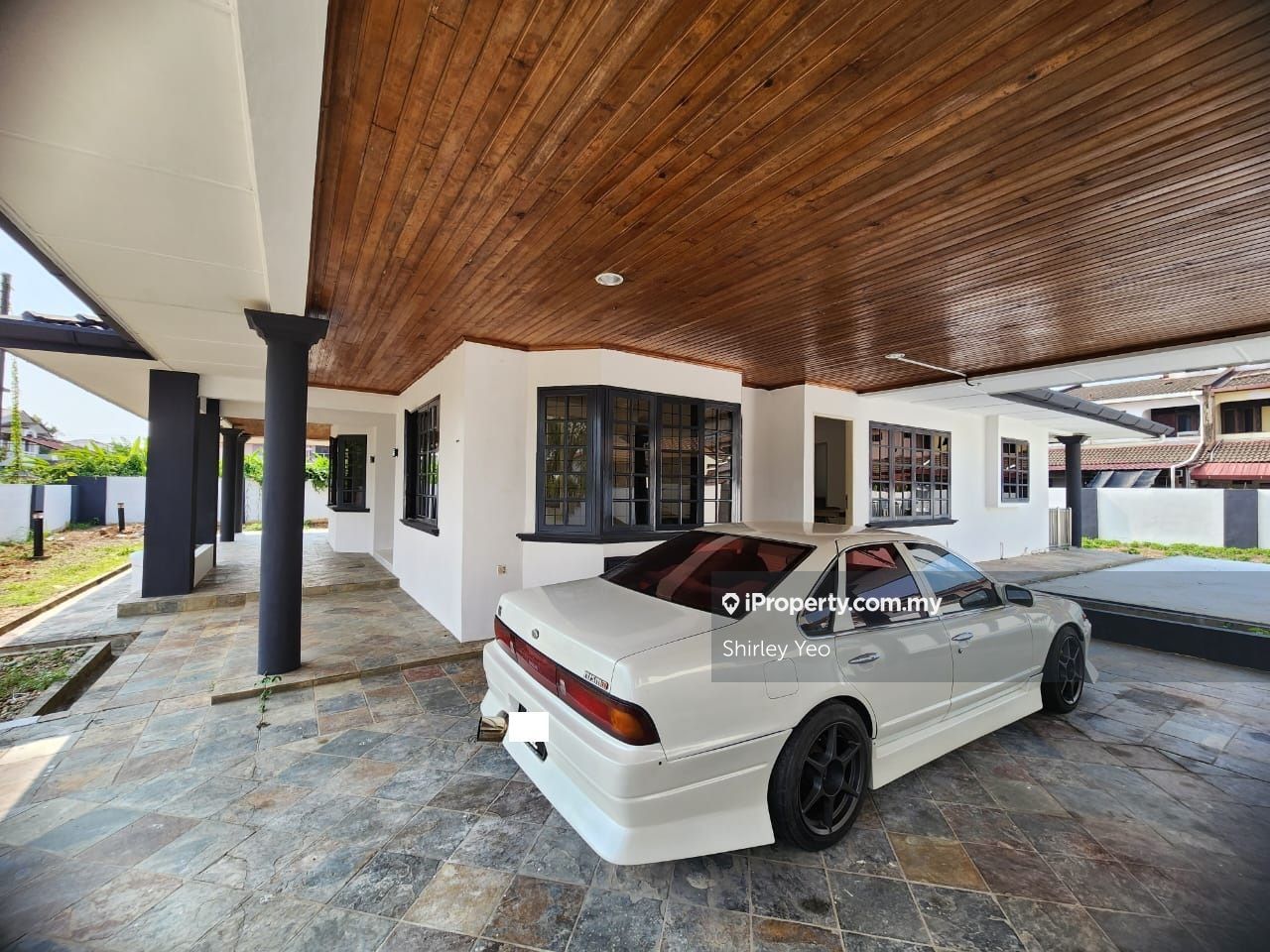 Arang Road, Kuching Bungalow 5 bedrooms for rent