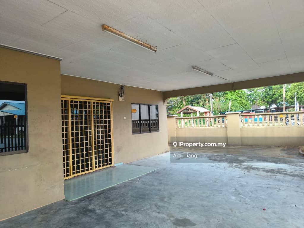 taman Sri Kiambang, Pekan Nanas Corner lot 1sty Terrace/Link House 3