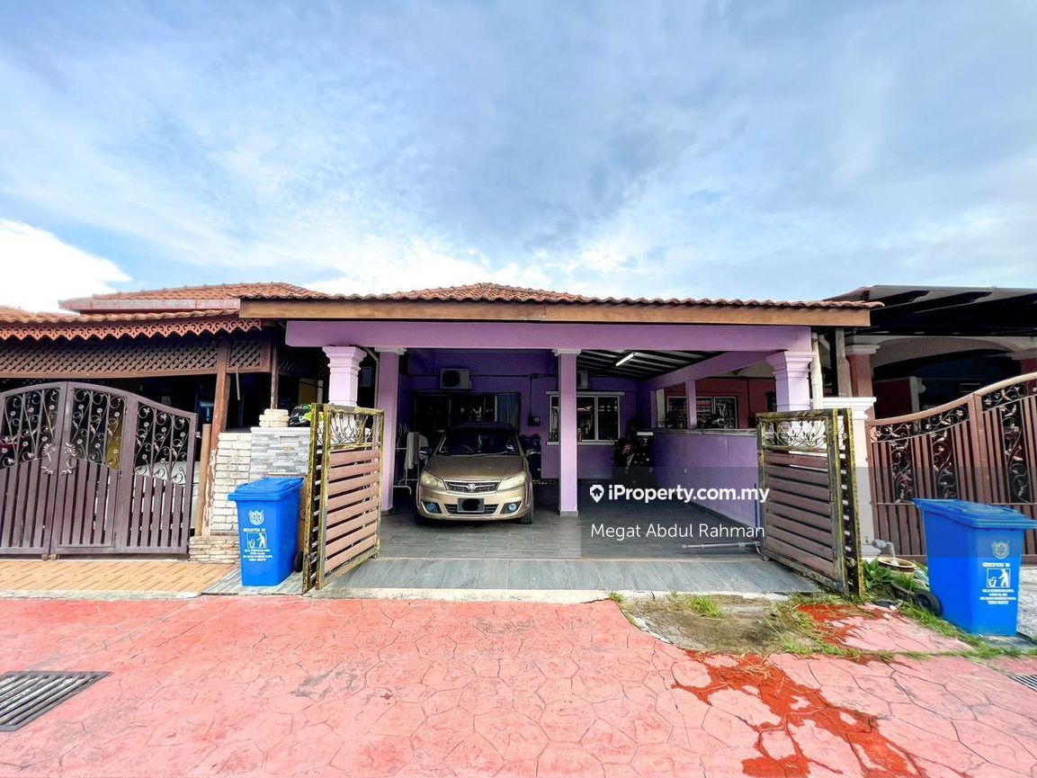 Jalan Kebun, Shah Alam 1sty Terrace/Link House 4 bedrooms for sale
