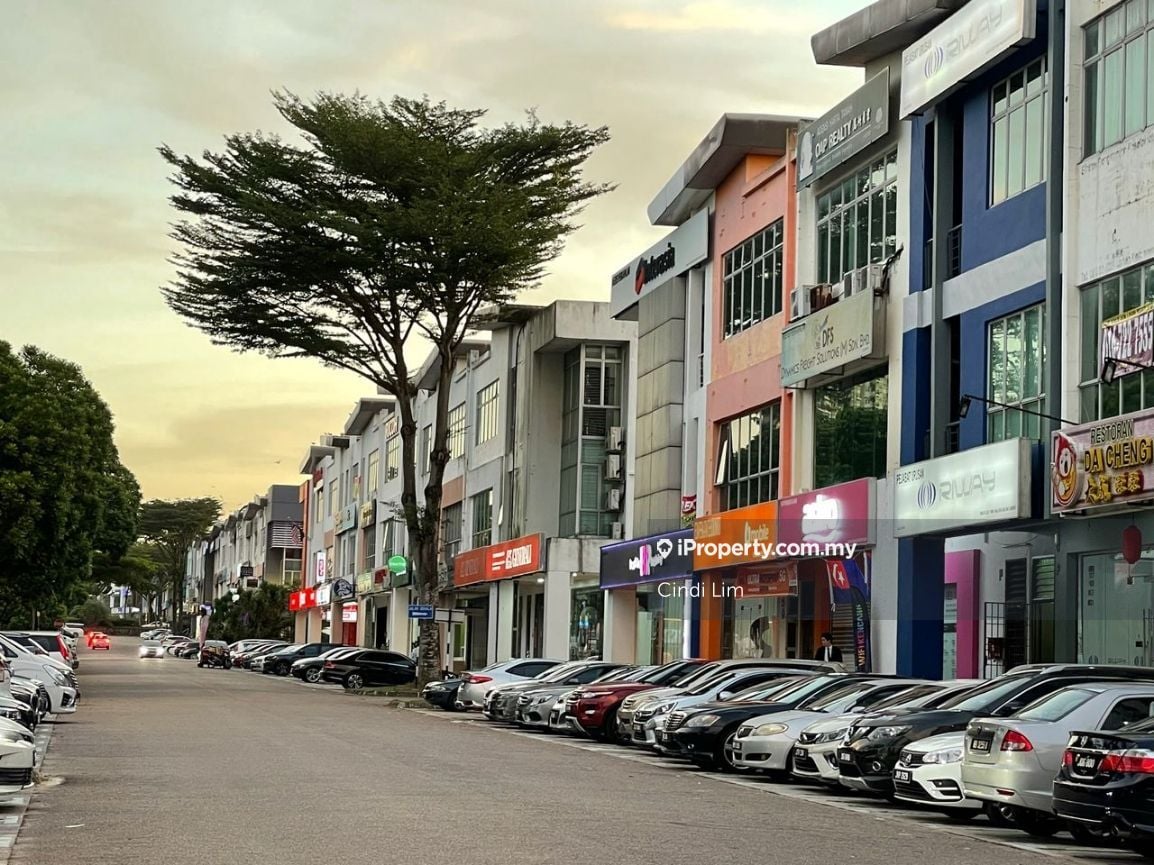 Taman molek 3 storey shoplot, Taman molek, Johor Bahru Intermediate