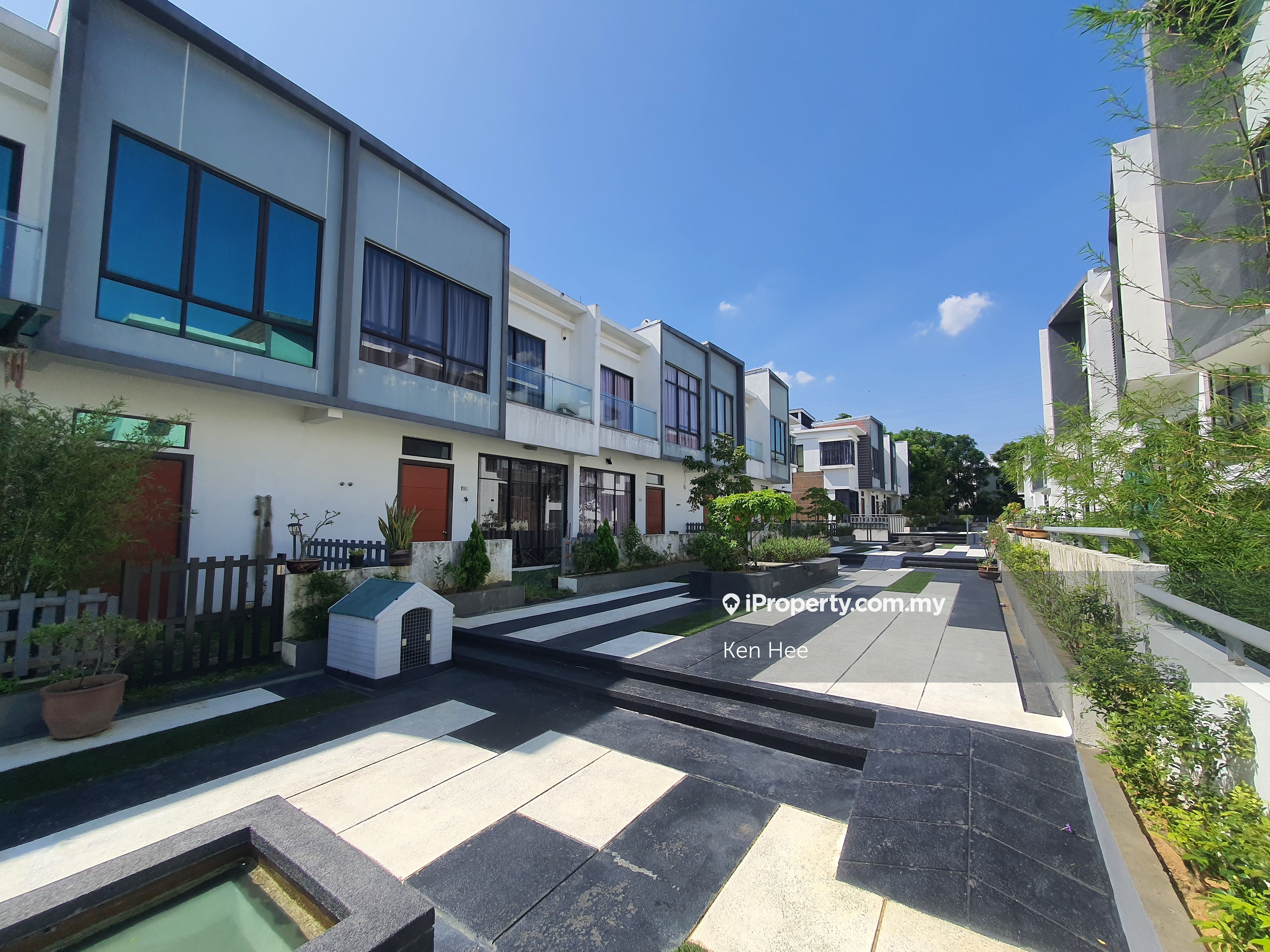 Sunway Eastwood Park Residence, Taman Equine Park, Seri Kembangan