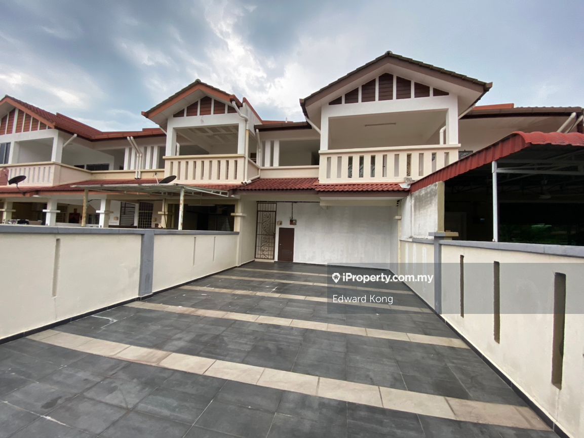 Bandar Country Homes, Rawang Corner lot Townhouse 4 bedrooms for sale