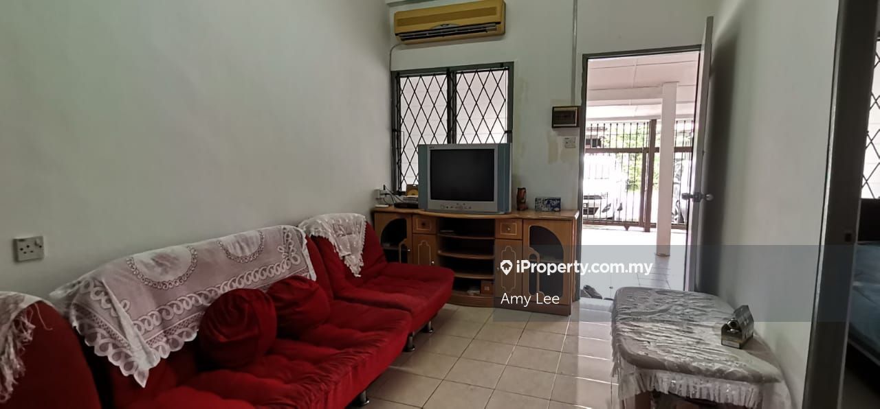 Jalan Taman Landeh, Kuching 1sty Terrace/Link House 3 bedrooms for