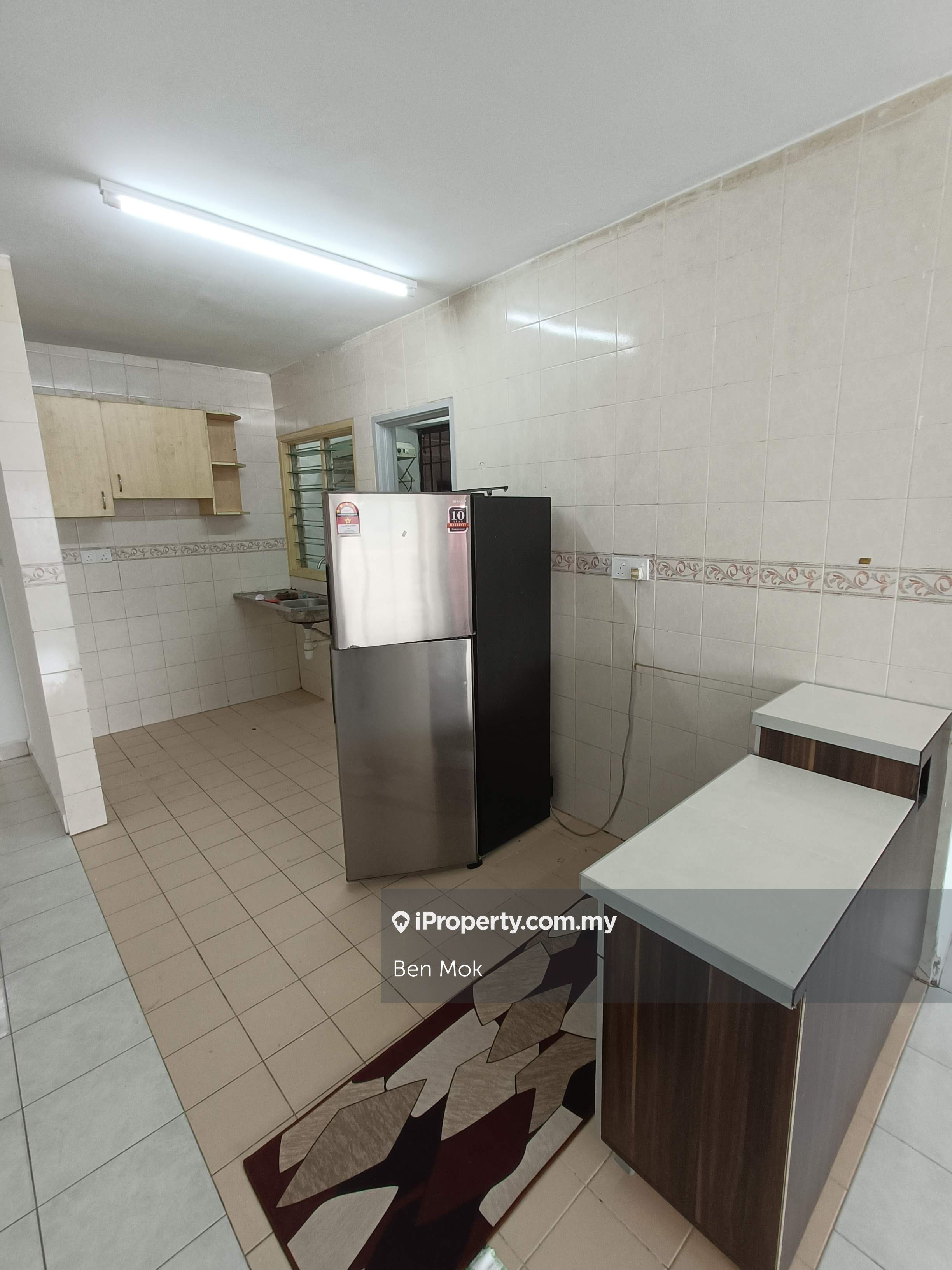 Flora Damansara Apartment Corner lot Apartment 3 bedrooms for rent in