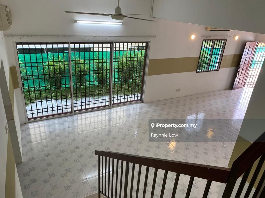 Sungai Ara 2sty Terrace/Link House 4 bedrooms for rent