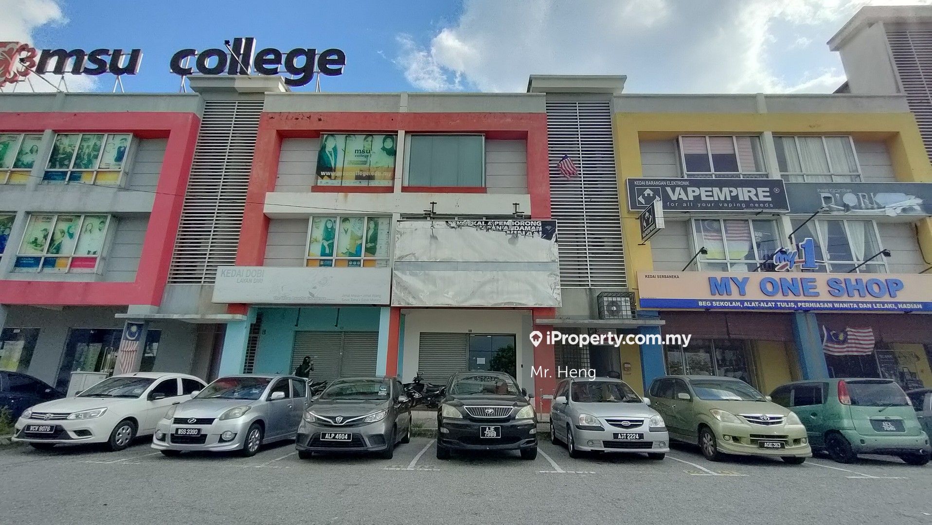 1st floor main road, Bandar Meru Raya, Ipoh for rent RM1500